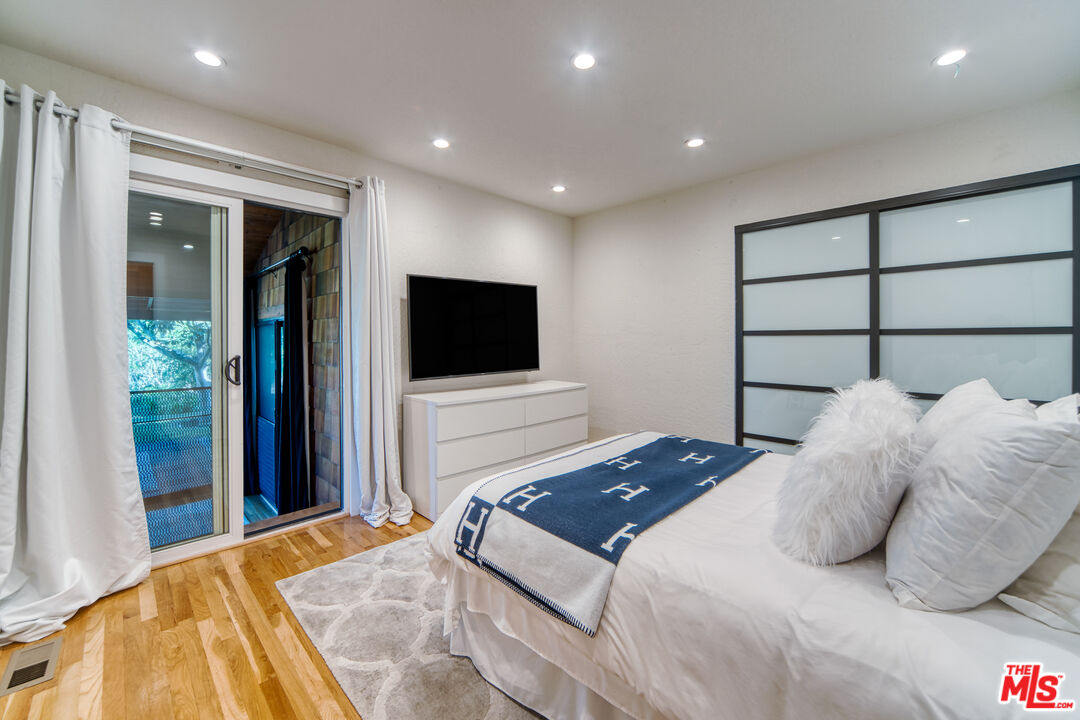 Malibu, California, 90265, United States, 3 Bedrooms Bedrooms, ,3 BathroomsBathrooms,Residential,For Sale,1949478