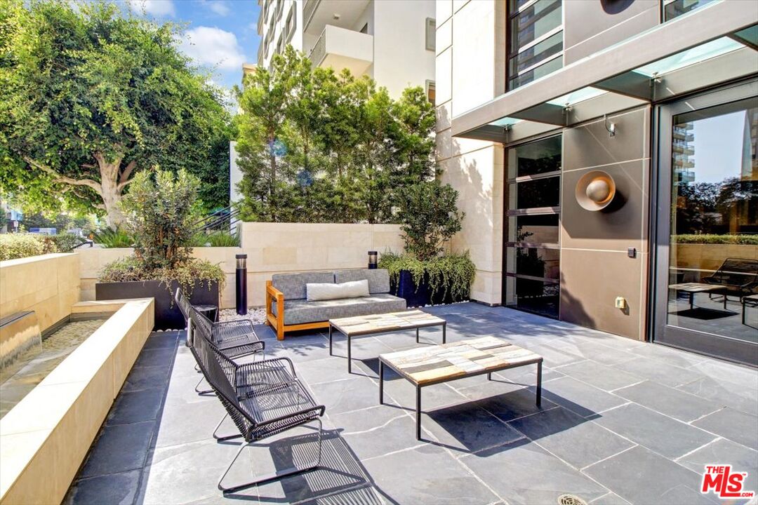 Los Angeles, California, 90024, United States, 2 Bedrooms Bedrooms, ,2 BathroomsBathrooms,Residential,For Sale,1940220