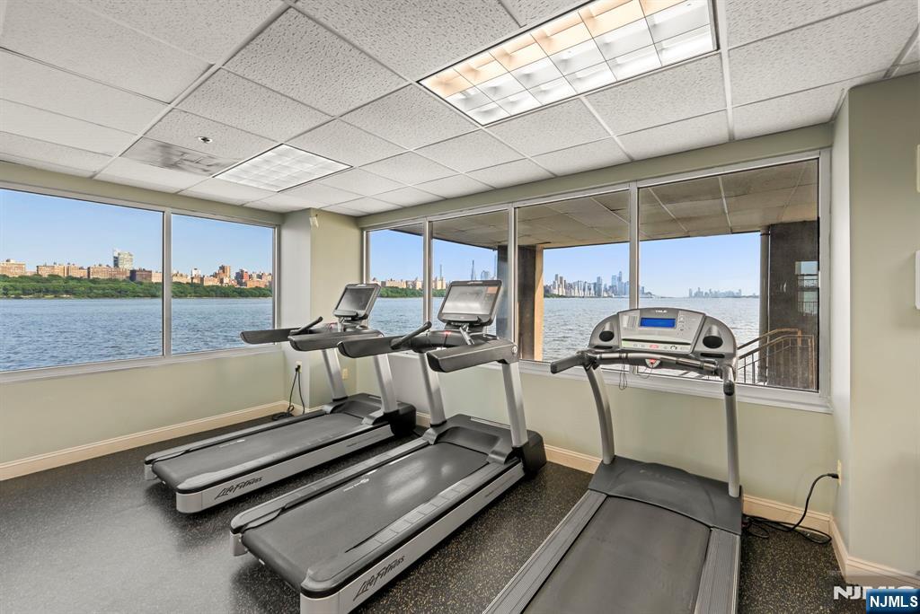 Edgewater, New Jersey, 07020, United States, 2 Bedrooms Bedrooms, ,2 BathroomsBathrooms,Residential,For Sale,1934539