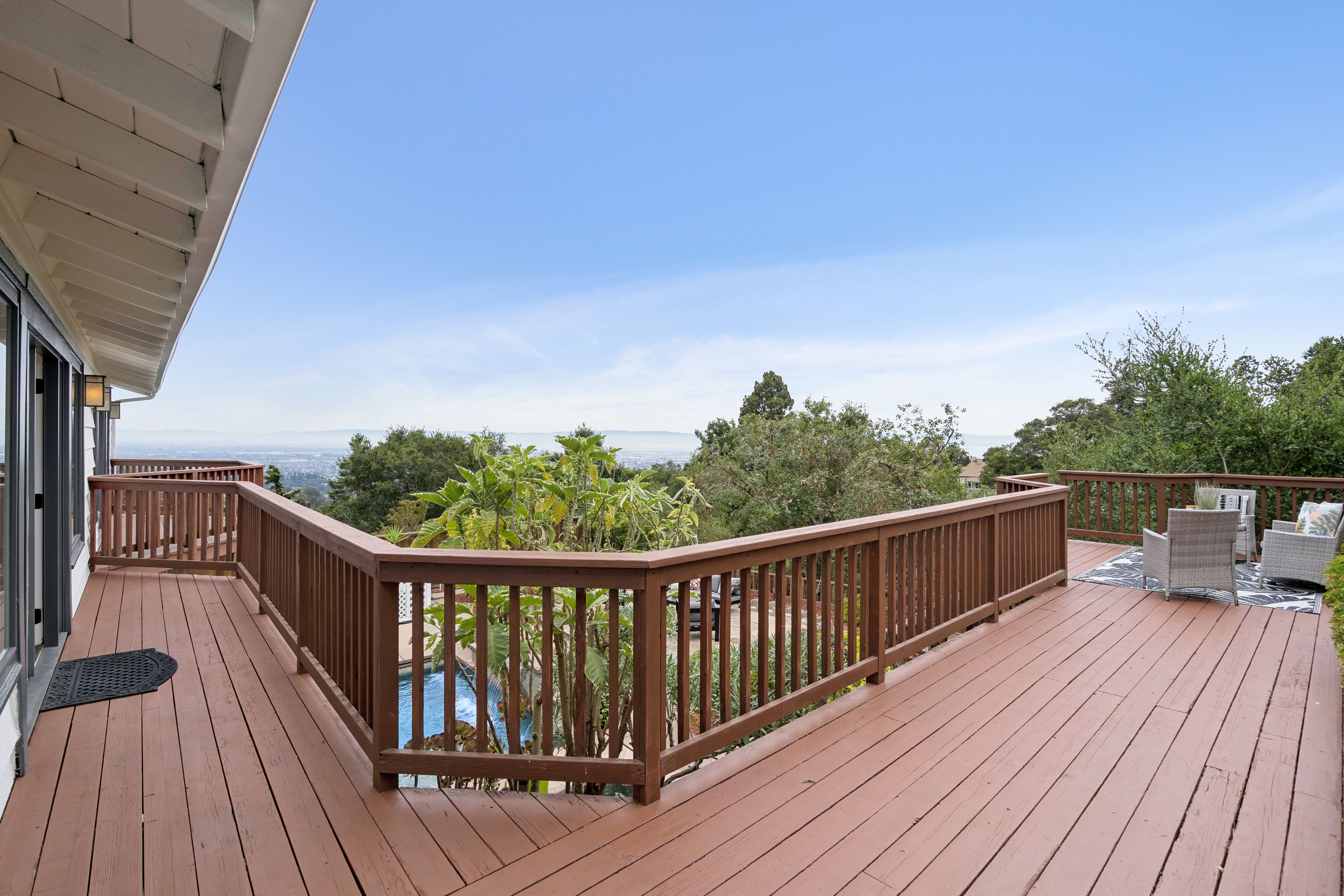  Stunning Crestmont Hillside Retreat with Sweeping Bay Views - 物件實景