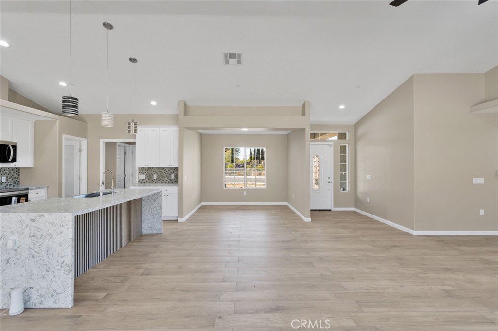 Hesperia, California, 92345, United States, 4 Bedrooms Bedrooms, ,3 BathroomsBathrooms,Residential,For Sale,1989445