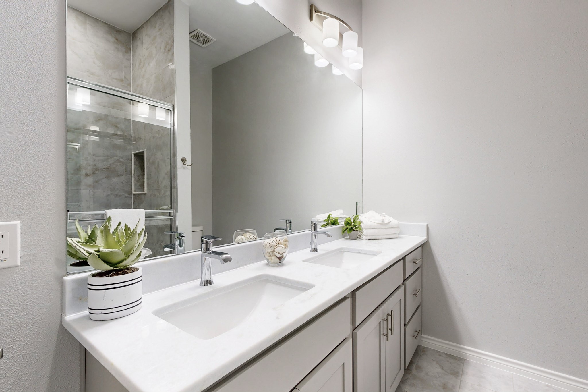 Dallas, Texas, 75204, United States, 3 Bedrooms Bedrooms, ,3 BathroomsBathrooms,Residential,For Sale,1903545