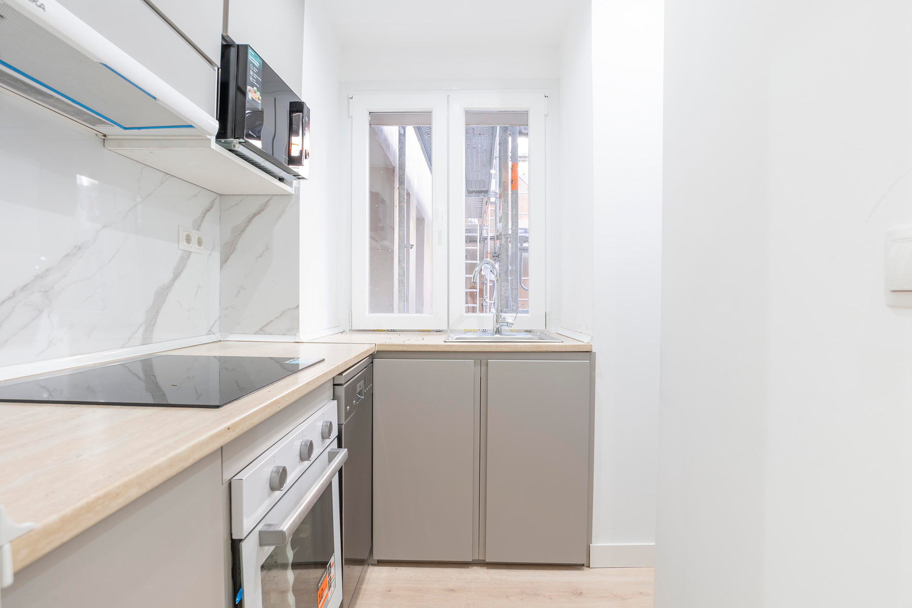  Fully renovated flat, ready to move in with terrace - 物件實景