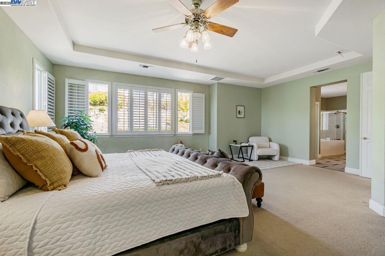 Concord, California, 94521, United States, 5 Bedrooms Bedrooms, ,3 BathroomsBathrooms,Residential,For Sale,1989306