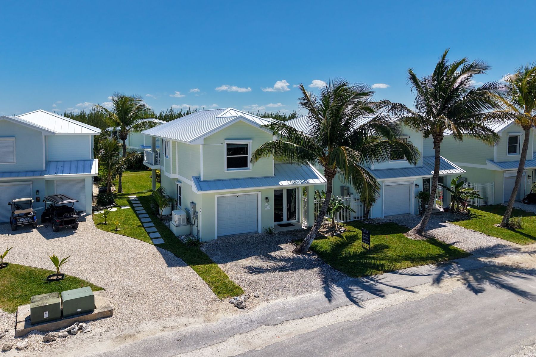  Modern Waterfront Home with Private Dock - 物件實景