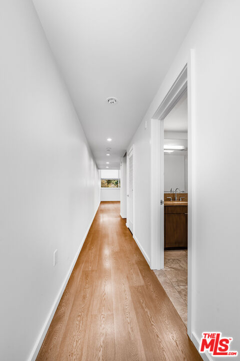 Santa Monica, California, 90401, United States, 2 Bedrooms Bedrooms, ,2 BathroomsBathrooms,Residential,For Sale,2001911