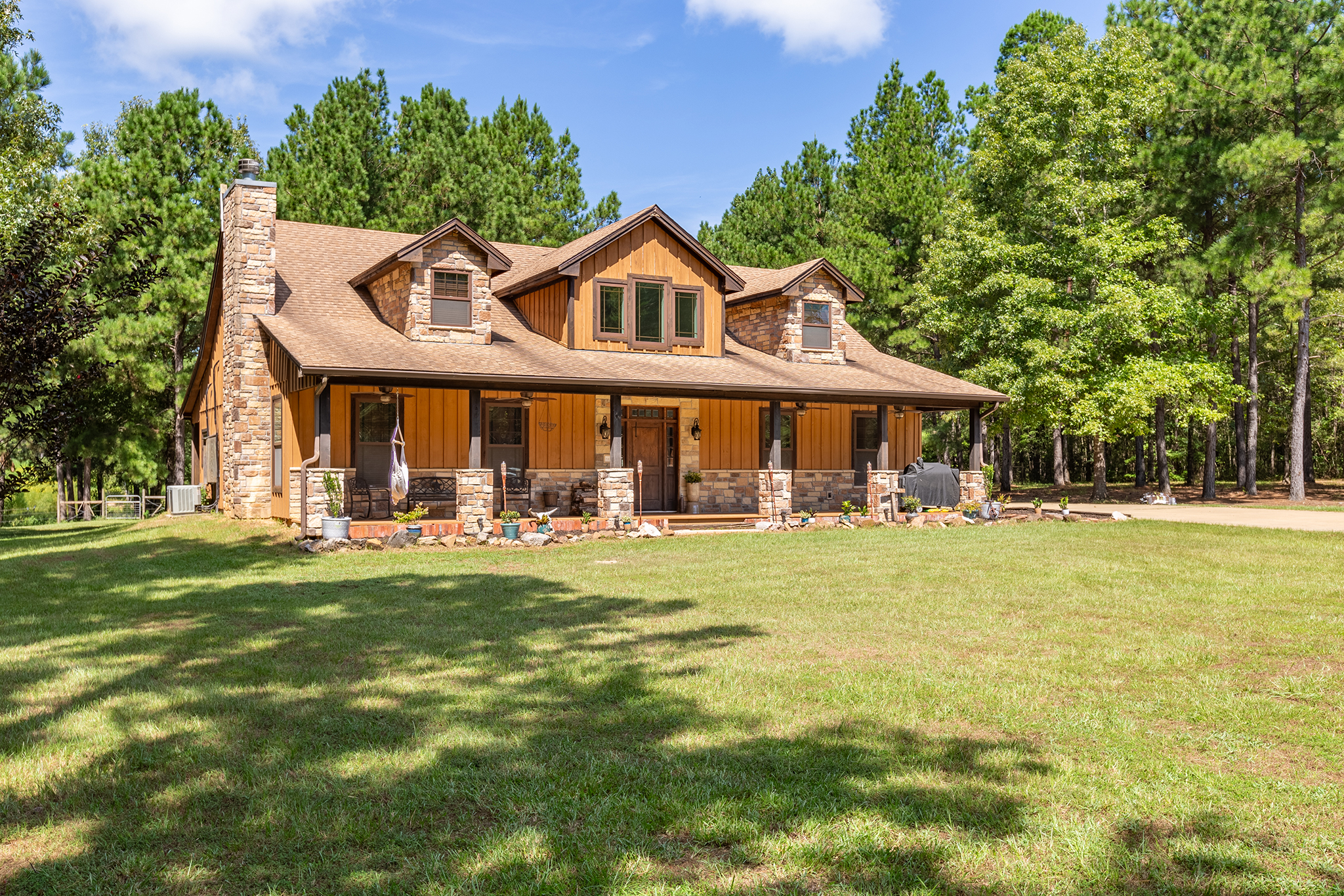 Bronson, Texas, 75930, United States, 5 Bedrooms Bedrooms, ,4 BathroomsBathrooms,Residential,For Sale,1944526