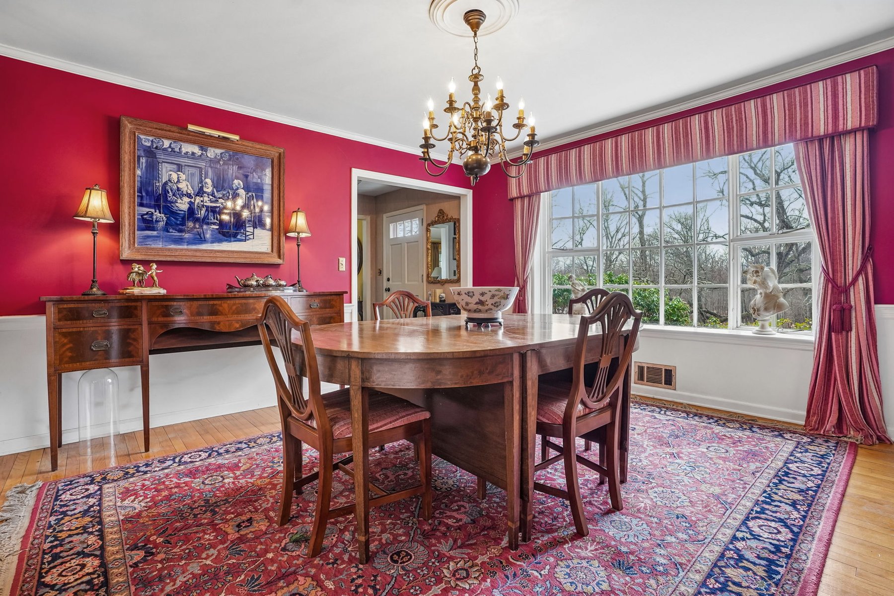  Classic Center Hall Colonial Privately Set on 1.2 Acres - 物件實景