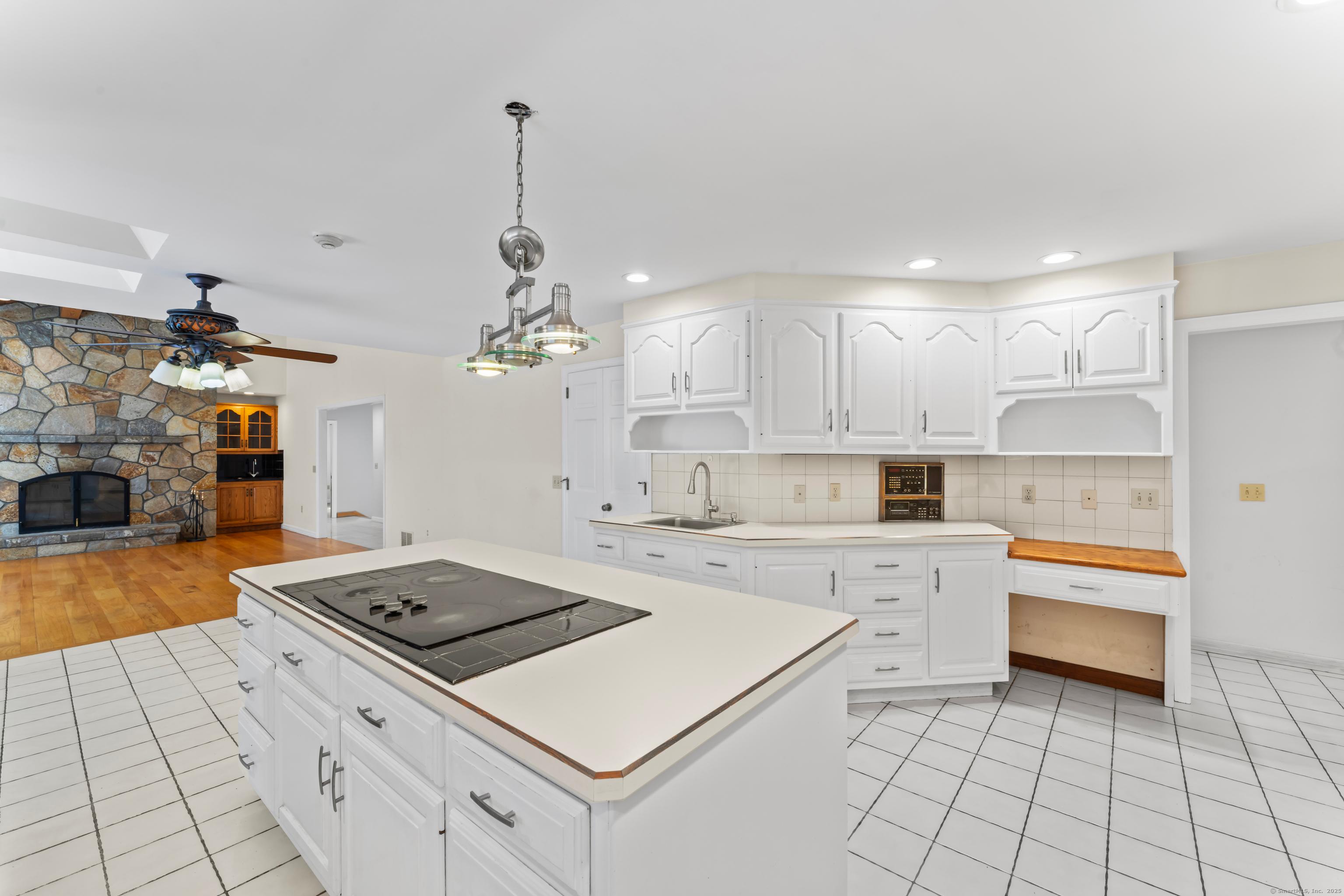 Stamford, Connecticut, 06903, United States, 4 Bedrooms Bedrooms, ,5 BathroomsBathrooms,Residential,For Sale,1923420