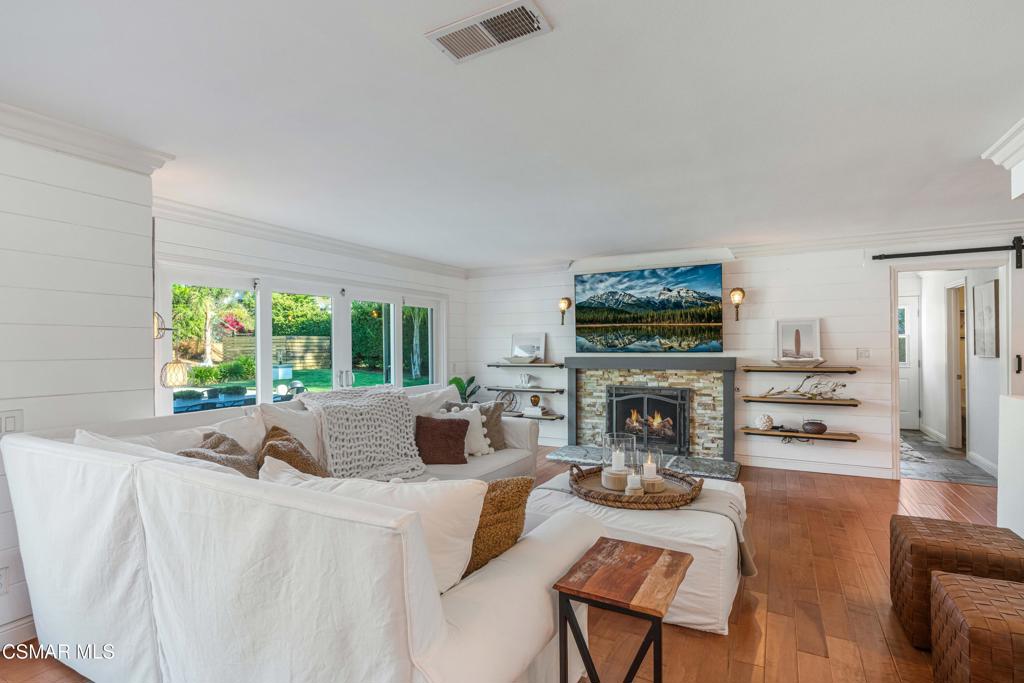 Simi Valley, California, 93065, United States, 4 Bedrooms Bedrooms, ,3 BathroomsBathrooms,Residential,For Sale,1941283