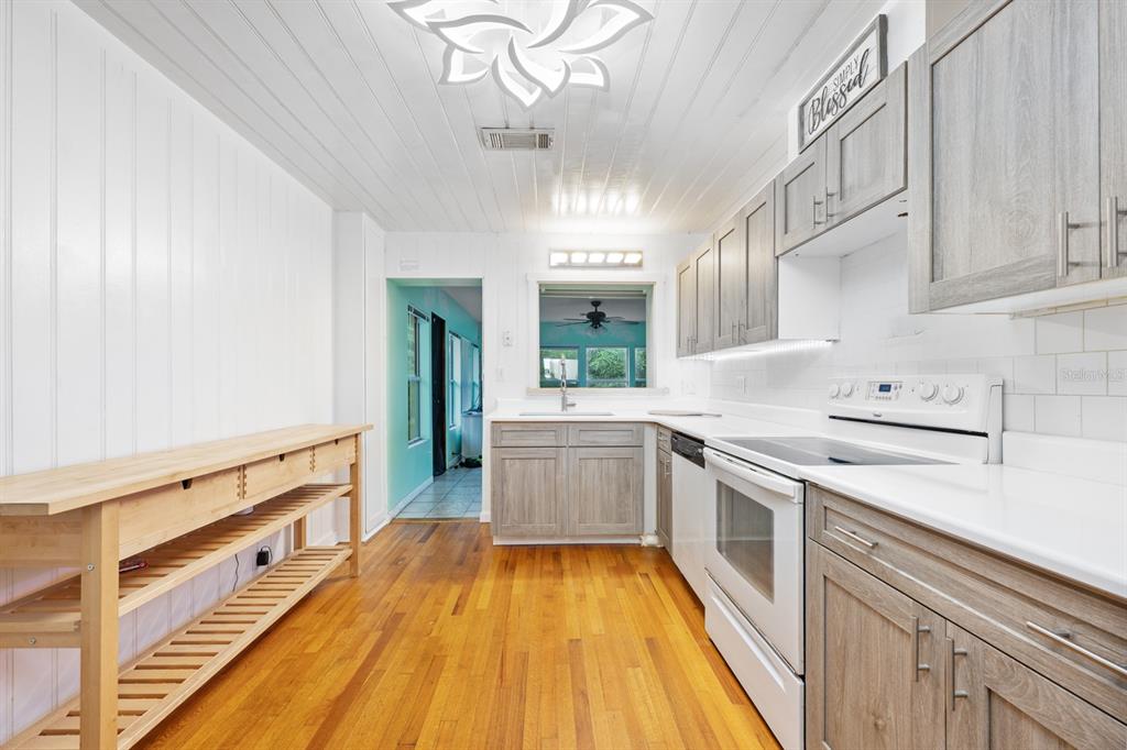 Orlando, Florida, 32805, United States, 3 Bedrooms Bedrooms, ,2 BathroomsBathrooms,Residential,For Sale,1955984