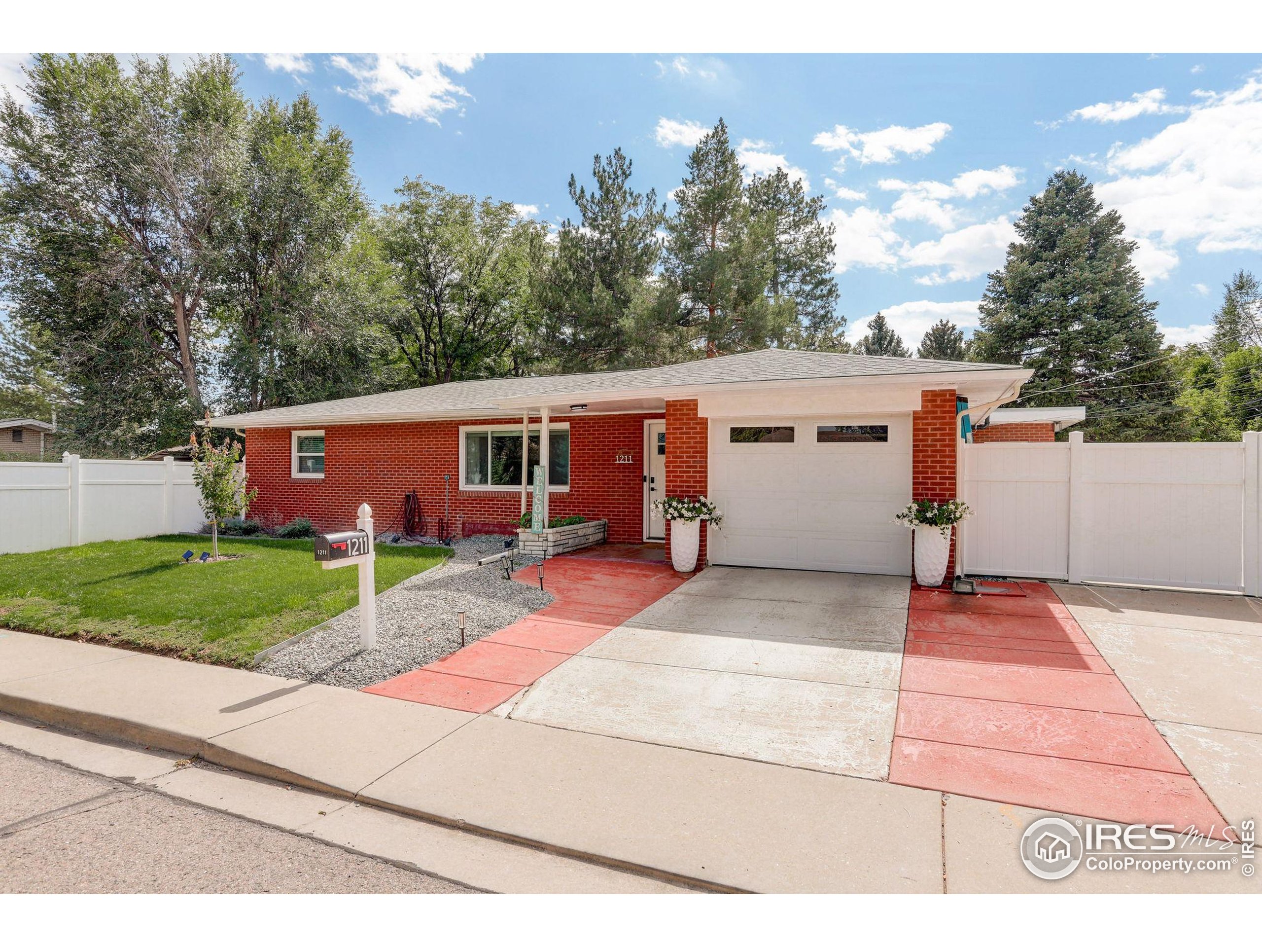 Longmont, Colorado, 80501, United States, 3 Bedrooms Bedrooms, ,1 BathroomBathrooms,Residential,For Sale,1948840