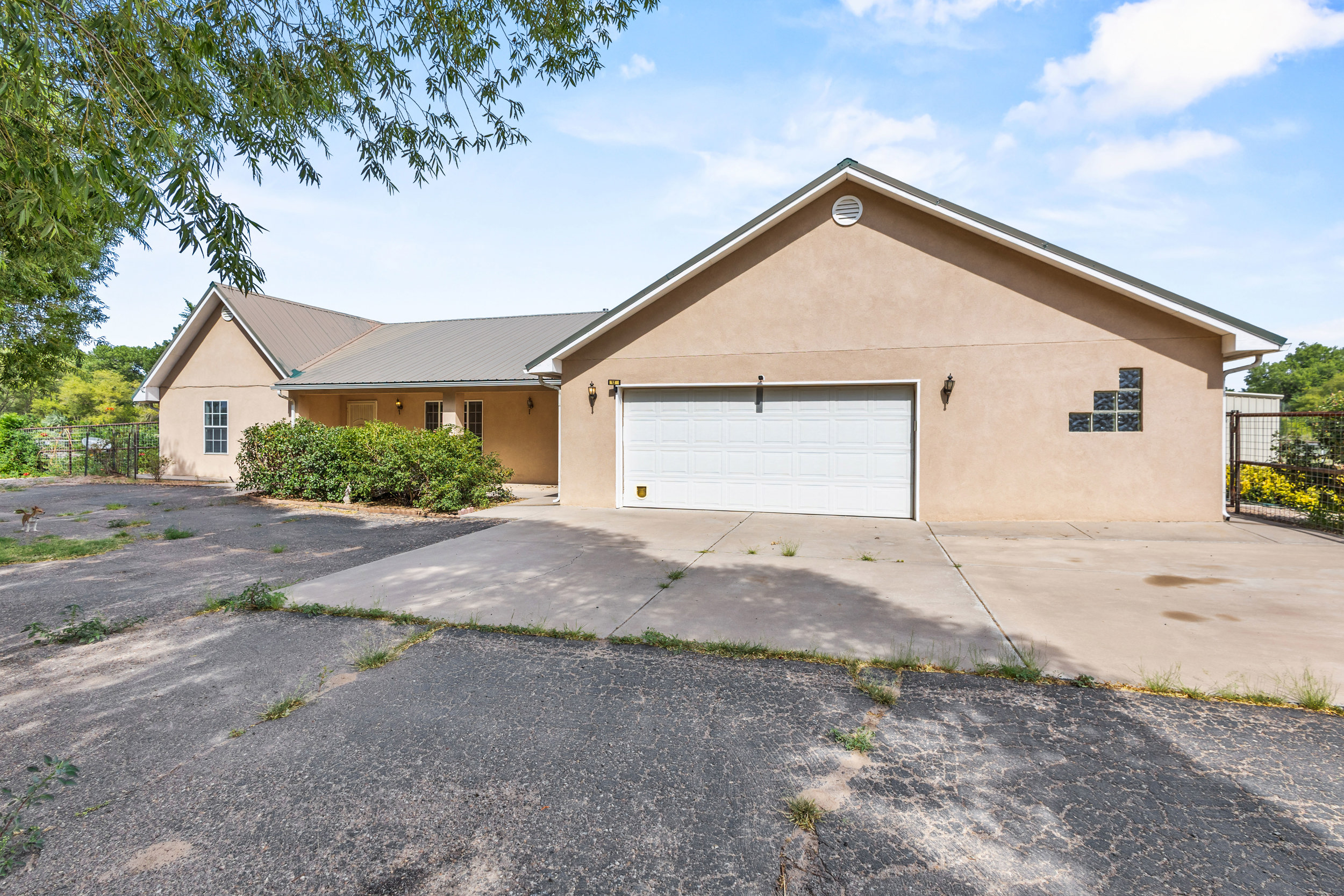 Belen, New Mexico, 87002, United States, 3 Bedrooms Bedrooms, ,2 BathroomsBathrooms,Residential,For Sale,1914205