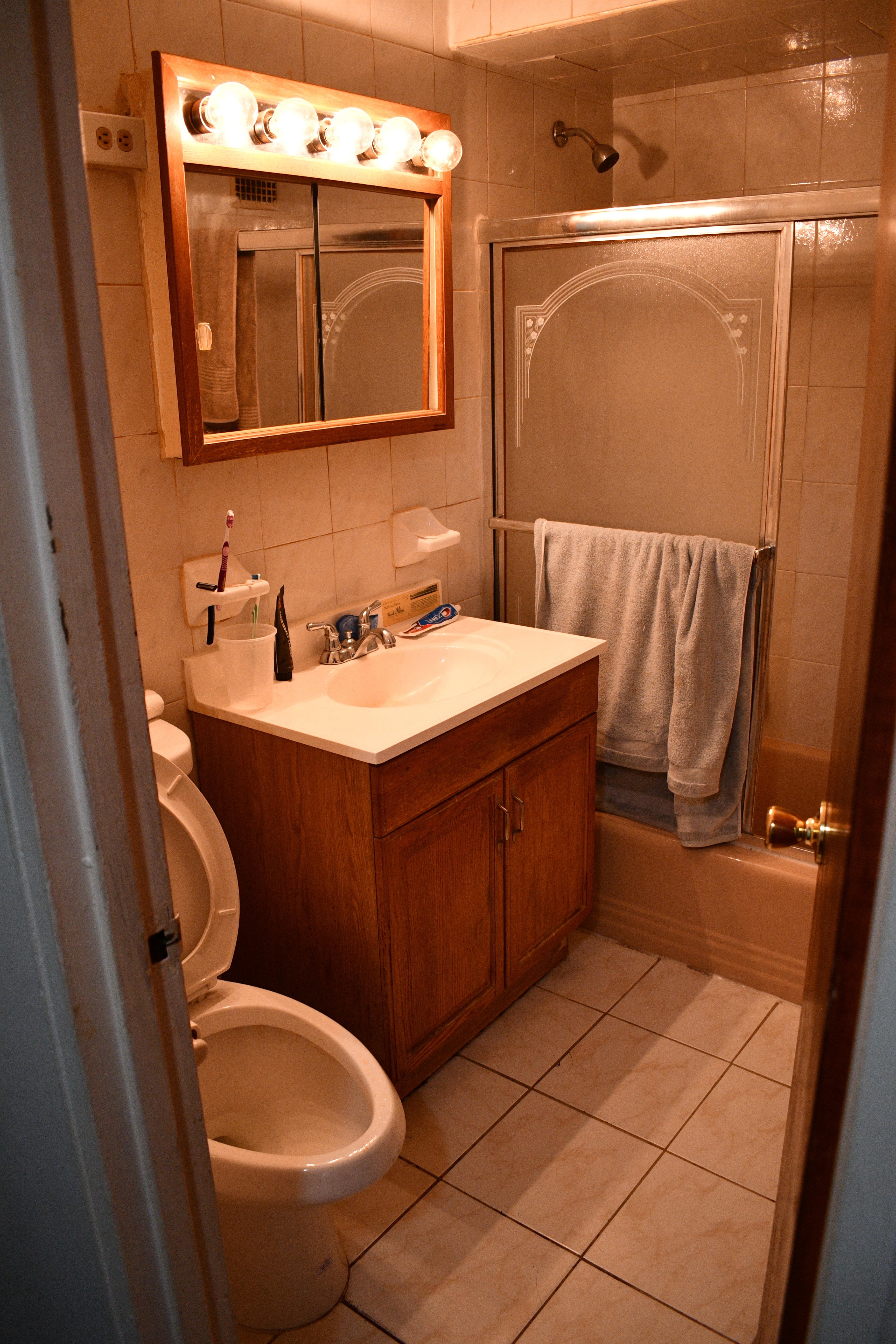Jamaica Hills, New York, 11432, United States, 6 Bedrooms Bedrooms, ,3 BathroomsBathrooms,Residential,For Sale,1943890