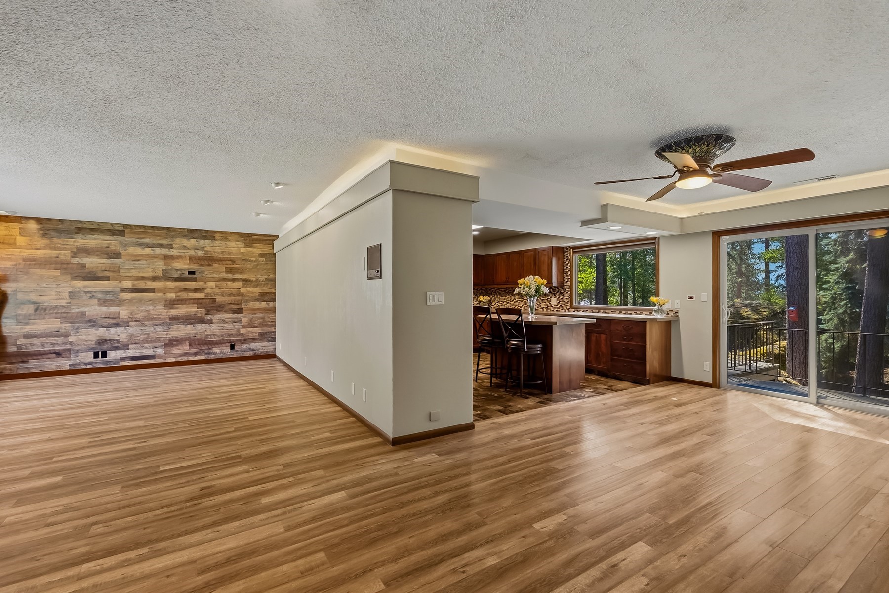  1023 N Crestline Dr - 物件實景