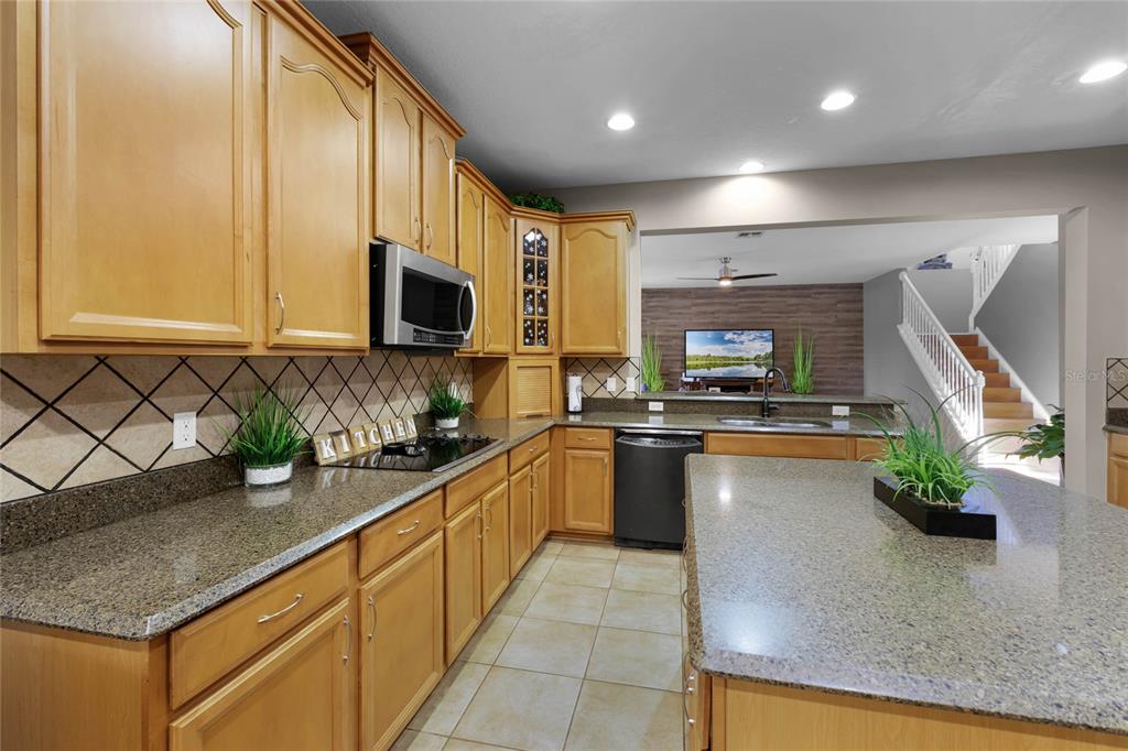 Oviedo, Florida, 32765, United States, 6 Bedrooms Bedrooms, ,5 BathroomsBathrooms,Residential,For Sale,1857503