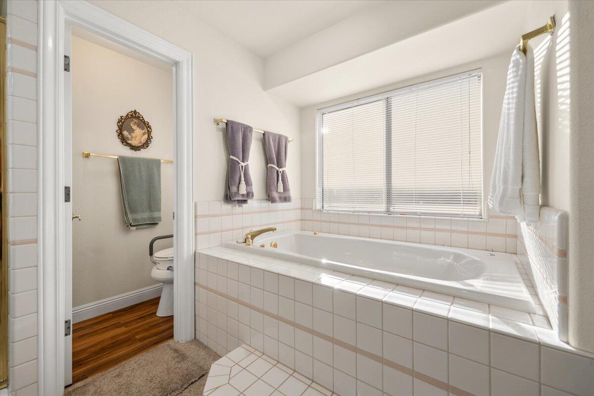 Redding, California, 96001, United States, 3 Bedrooms Bedrooms, ,2 BathroomsBathrooms,Residential,For Sale,1949690