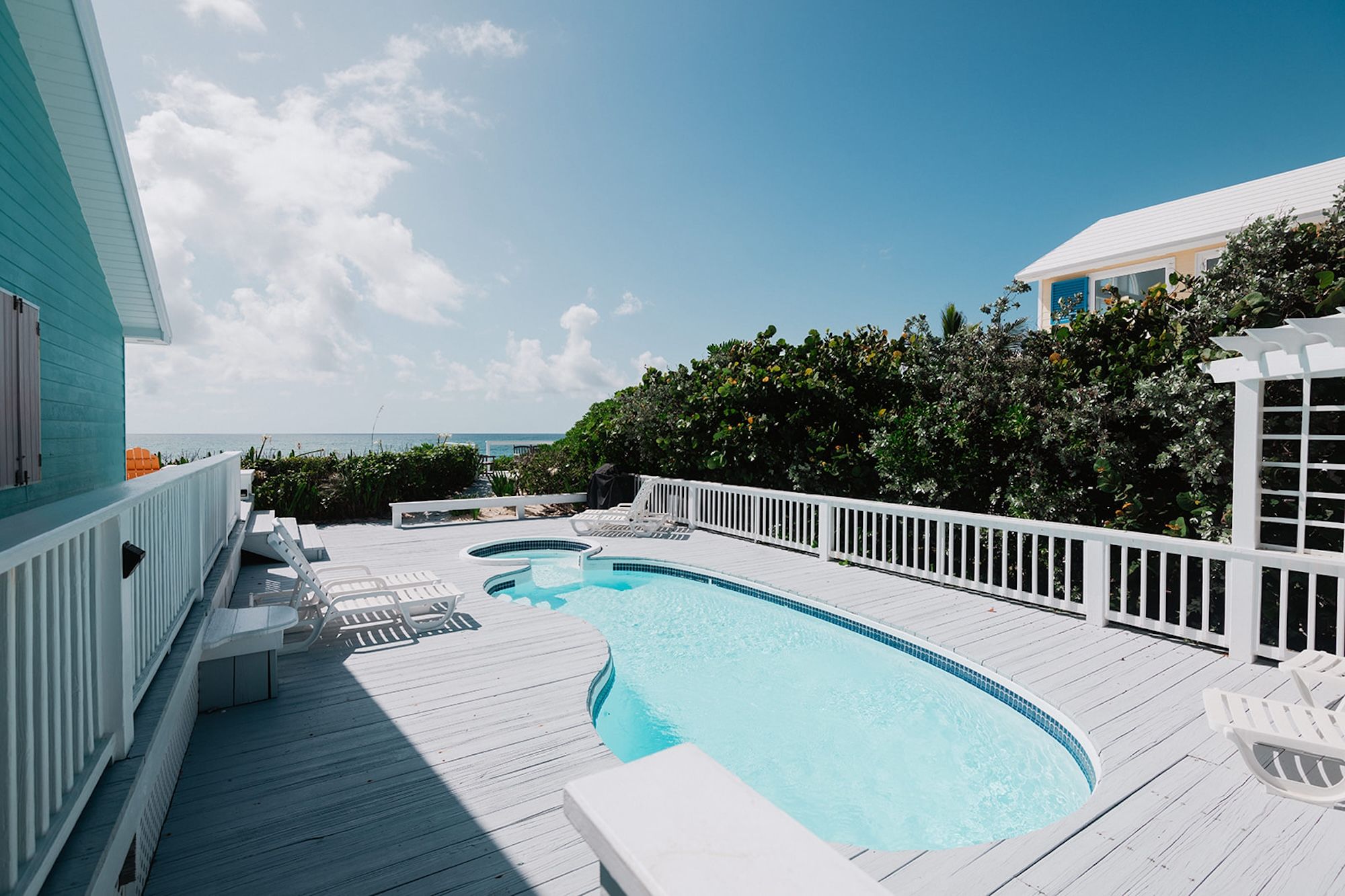  An Exceptional Oceanfront Opportunity - 物件實景