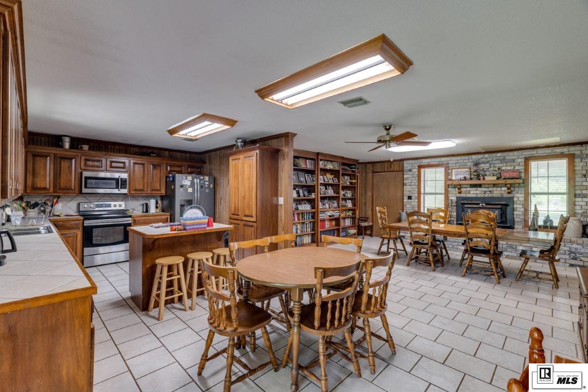 Rayville, Louisiana, 71269, United States, 3 Bedrooms Bedrooms, ,2 BathroomsBathrooms,Residential,For Sale,1847569