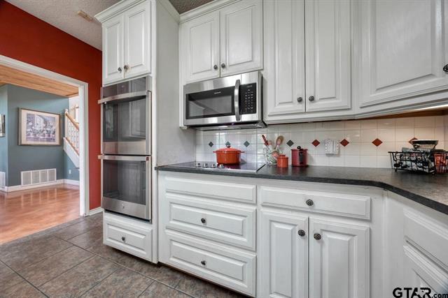 Lindale, Texas, 75771, United States, 4 Bedrooms Bedrooms, ,3 BathroomsBathrooms,Residential,For Sale,1937057