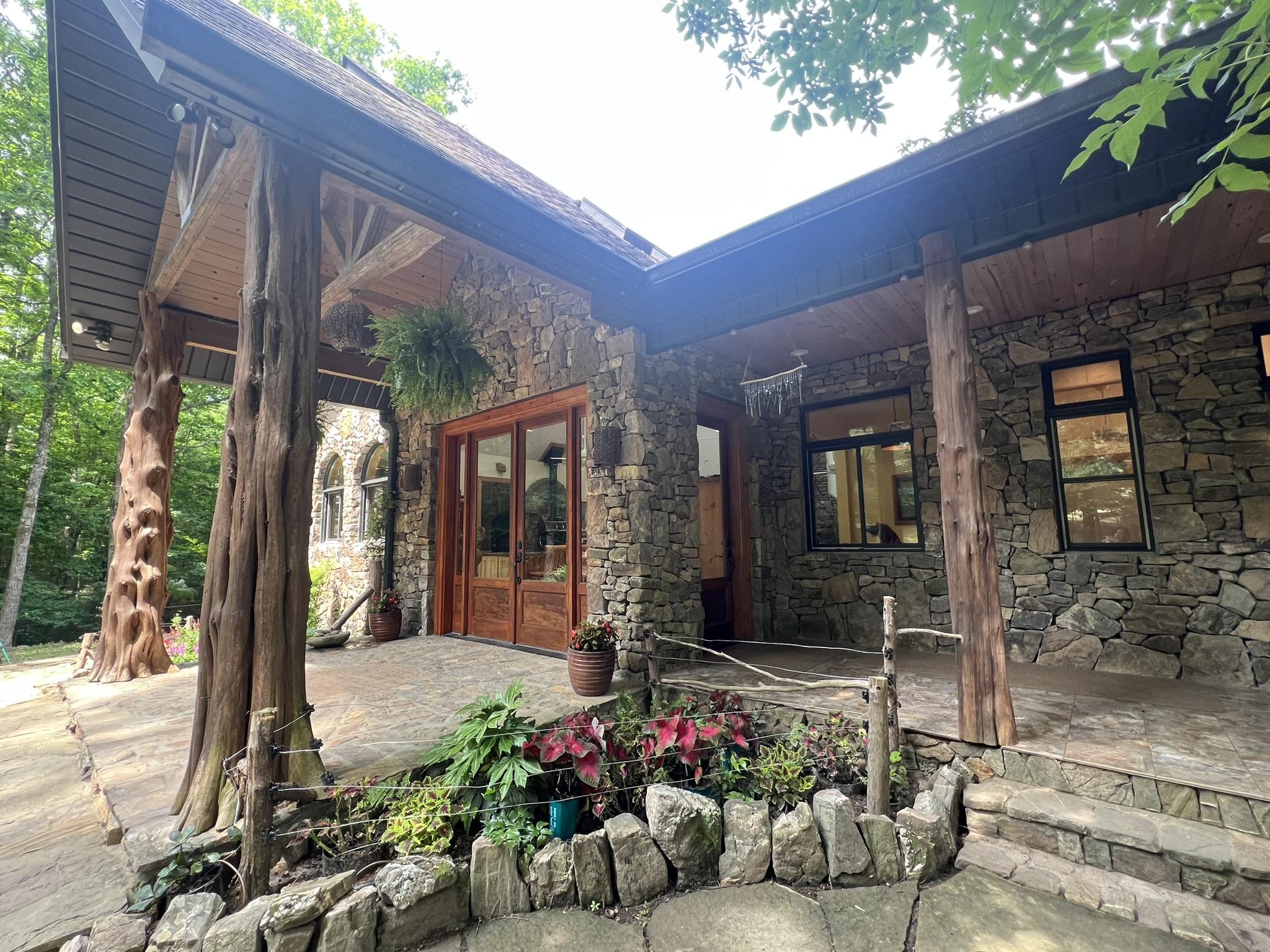 Mena, Arkansas, 71953, United States, 3 Bedrooms Bedrooms, ,3 BathroomsBathrooms,Residential,For Sale,1979119