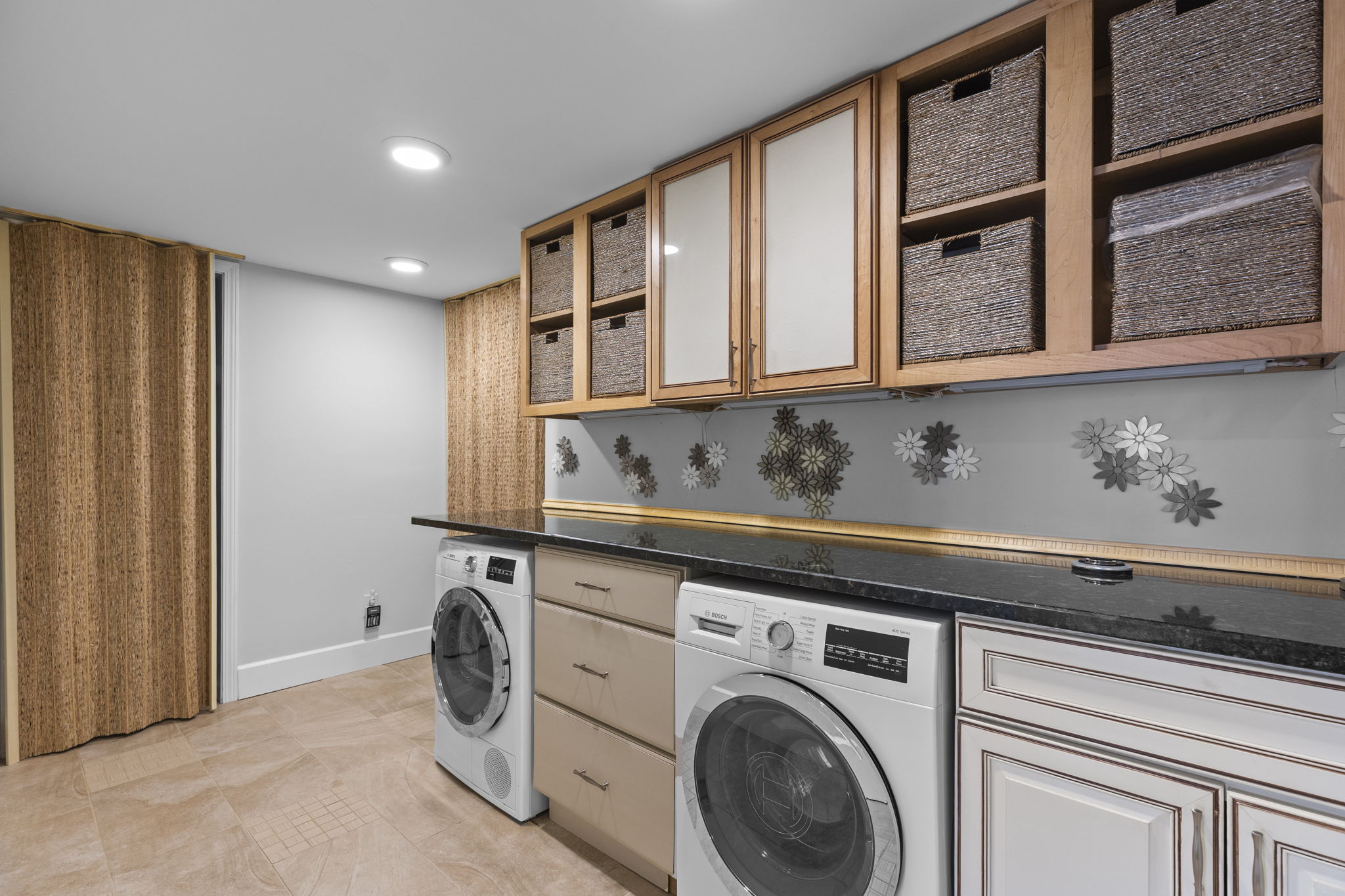  Beautifully renovated single-level condominium - 物件實景
