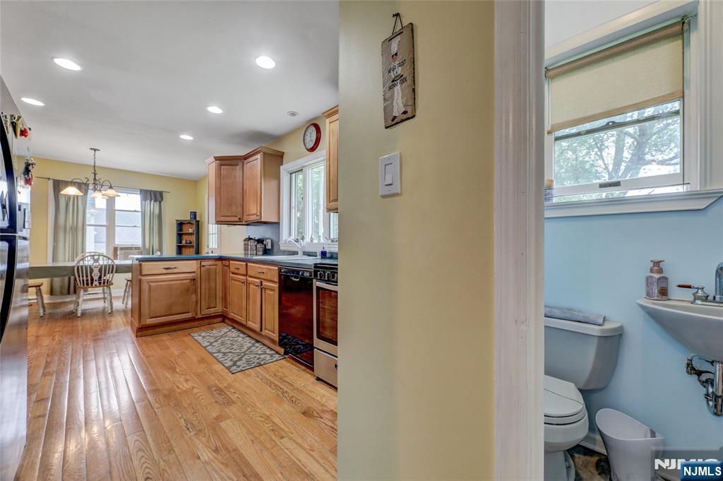 Fair Lawn, New Jersey, 07410, United States, 3 Bedrooms Bedrooms, ,3 BathroomsBathrooms,Residential,For Sale,1992145