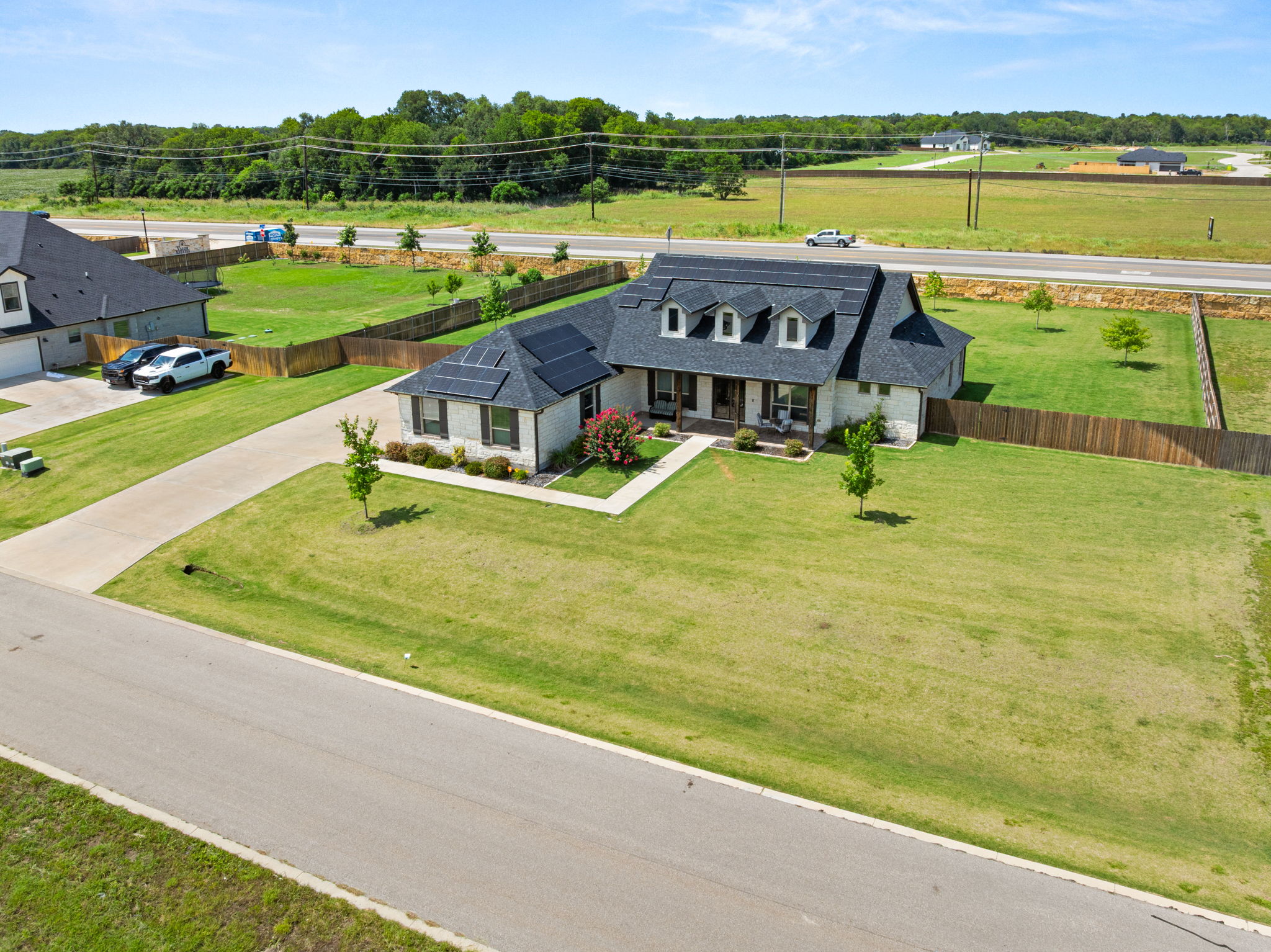  South Temple Home  Modern Comfort, Energy Efficent, All On .76/Acres - 物件實景