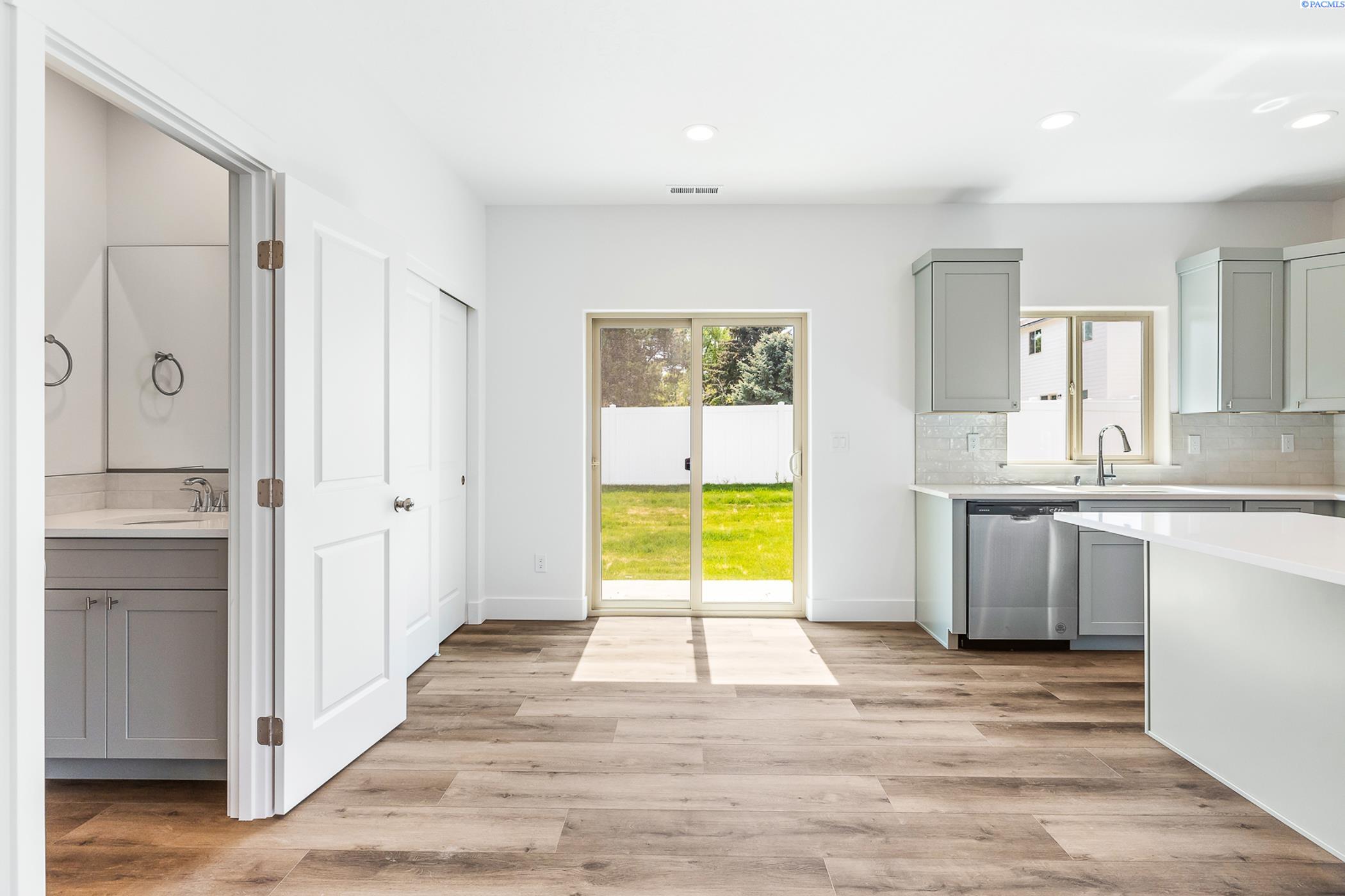 Kennewick, Washington, 99337, United States, 6 Bedrooms Bedrooms, ,Residential,For Sale,1796144
