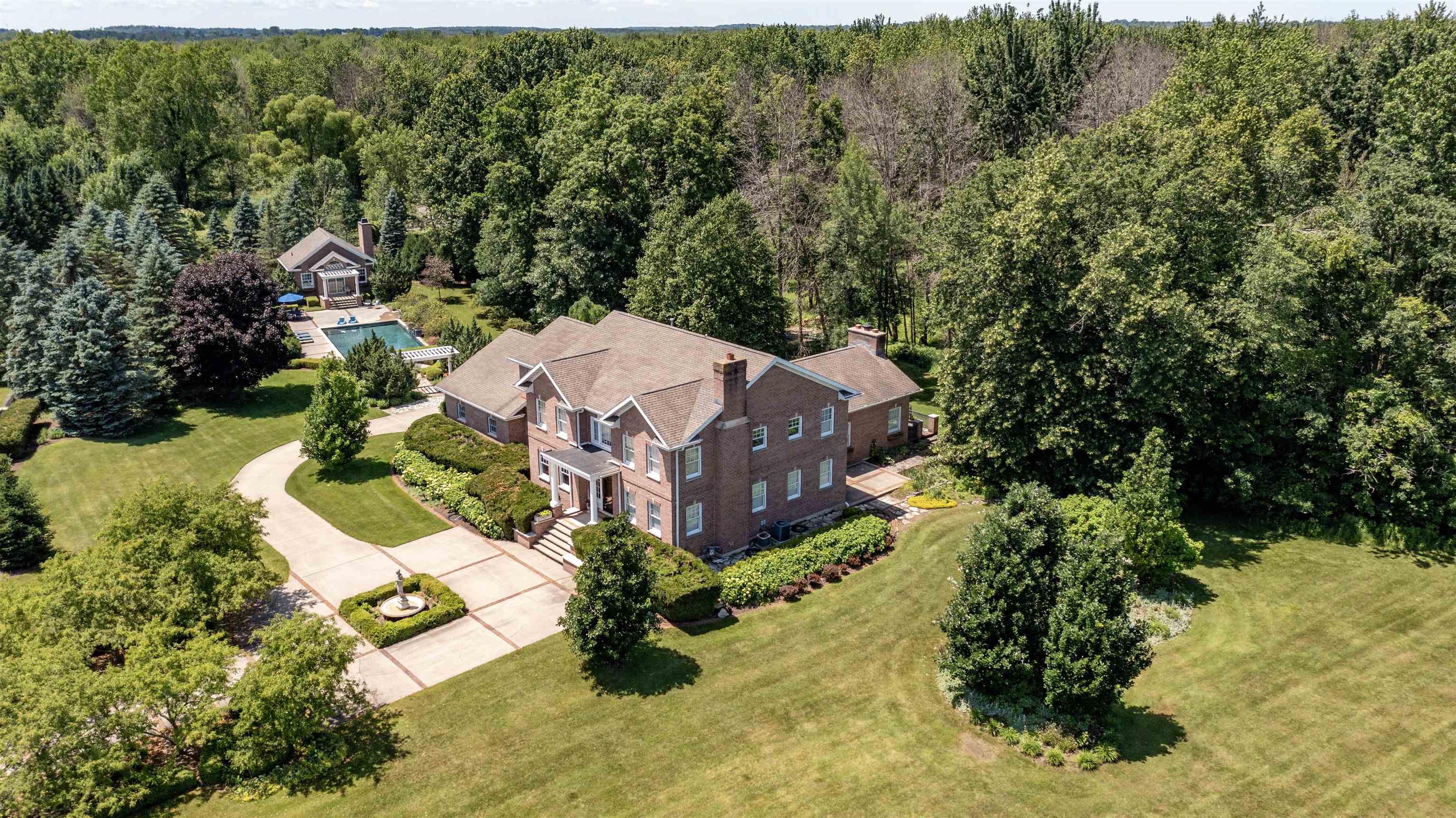 Hortonville, Wisconsin, 54944, United States, 4 Bedrooms Bedrooms, ,6 BathroomsBathrooms,Residential,For Sale,1983735