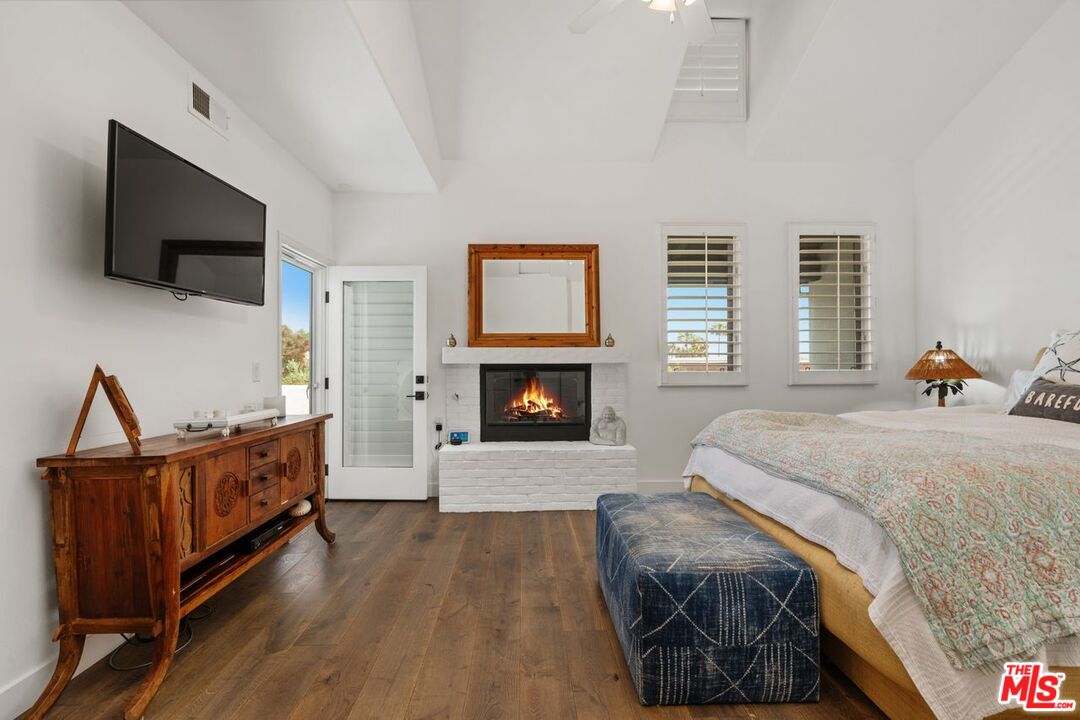 Malibu, California, 90265, United States, 3 Bedrooms Bedrooms, ,3 BathroomsBathrooms,Residential,For Sale,1807651