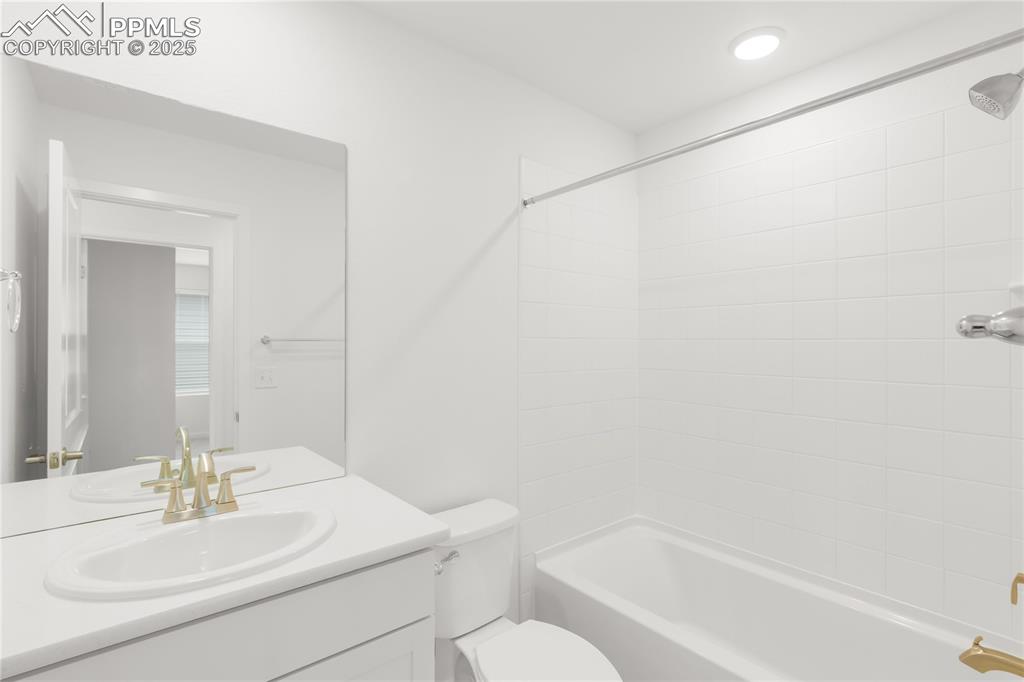 Colorado Springs, Colorado, 80924, United States, 3 Bedrooms Bedrooms, ,3 BathroomsBathrooms,Residential,For Sale,1911432