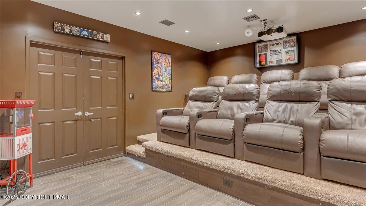 East Stroudsburg, Pennsylvania, 18302, United States, 5 Bedrooms Bedrooms, ,4 BathroomsBathrooms,Residential,For Sale,1980579