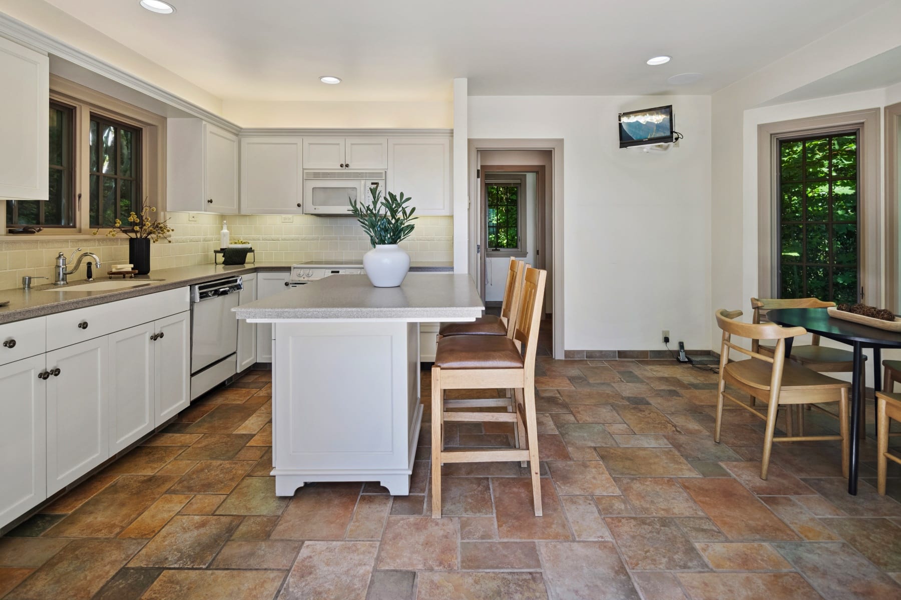  5570 SW MENEFEE DR Portland, OR 97239 - 物件實景