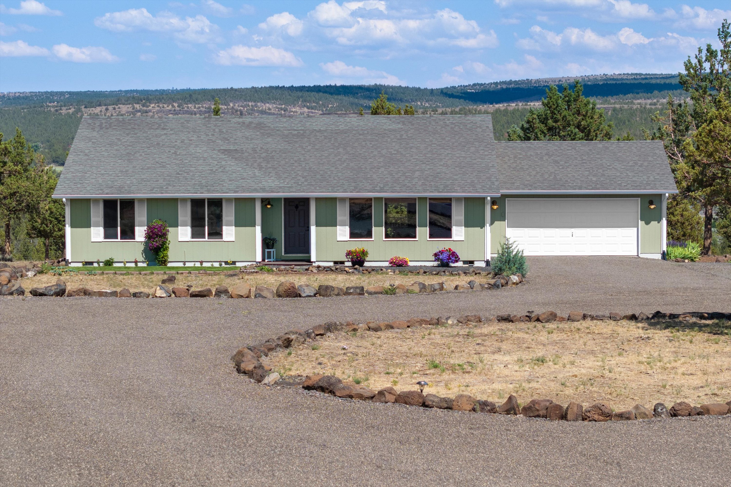 Prineville, Oregon, 97754, United States, 3 Bedrooms Bedrooms, ,2 BathroomsBathrooms,Residential,For Sale,1849917