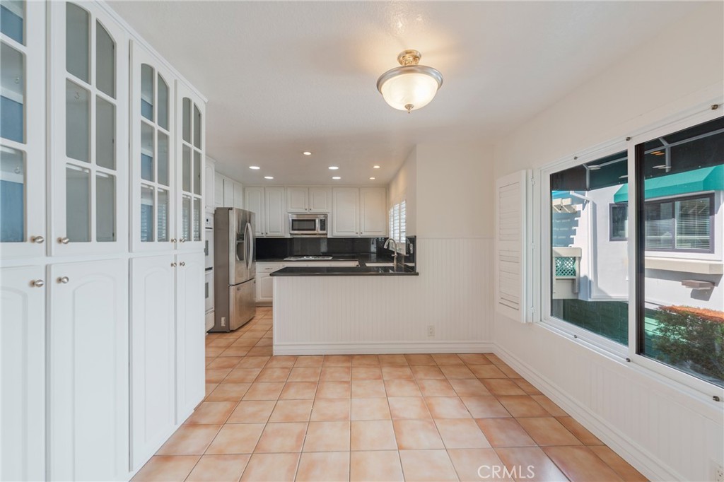 Huntington Beach, California, 92648, United States, 4 Bedrooms Bedrooms, ,3 BathroomsBathrooms,Residential,For Sale,1989716