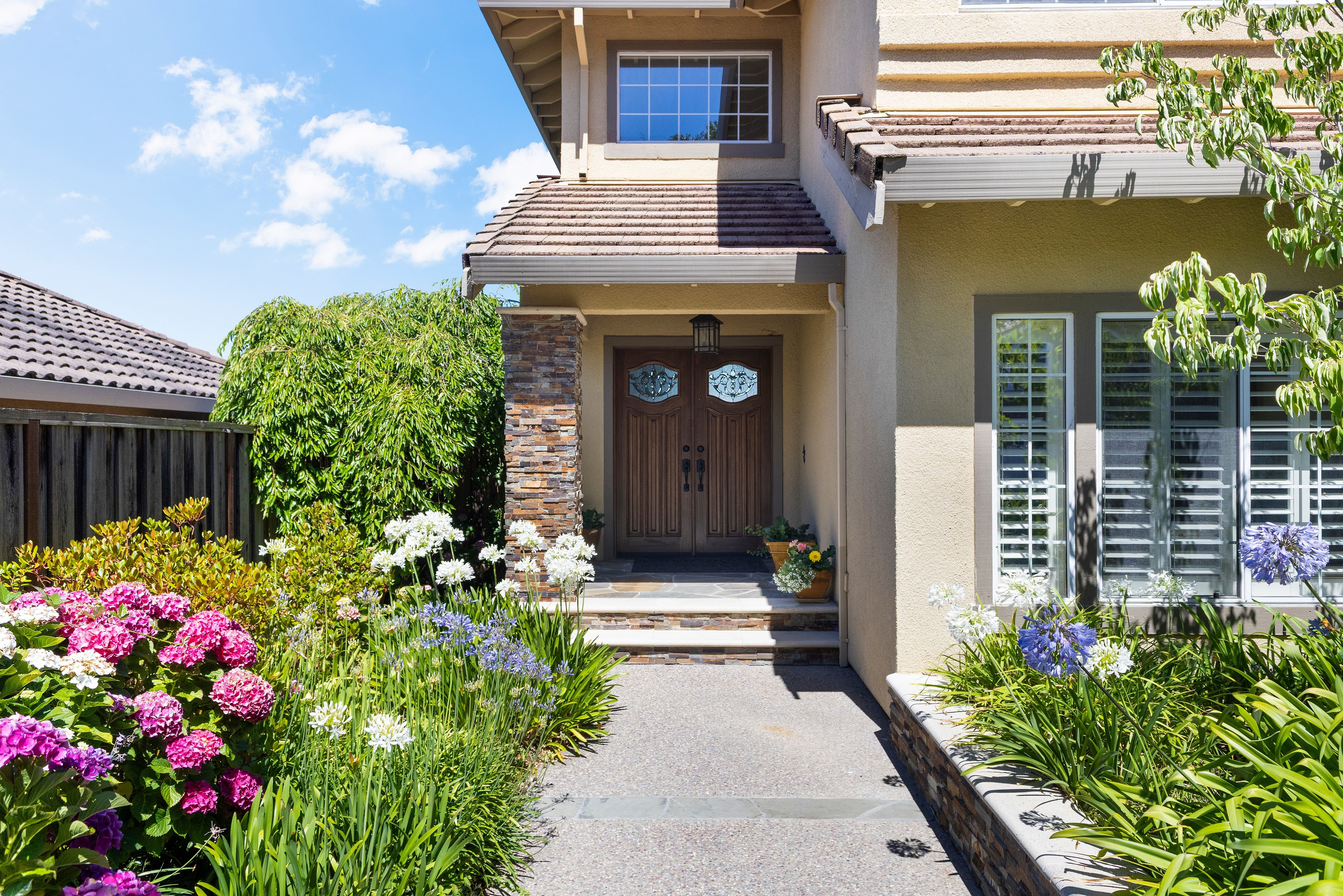  Award-Winning Curb Appeal with Spectacular Sunset Views - 物件實景