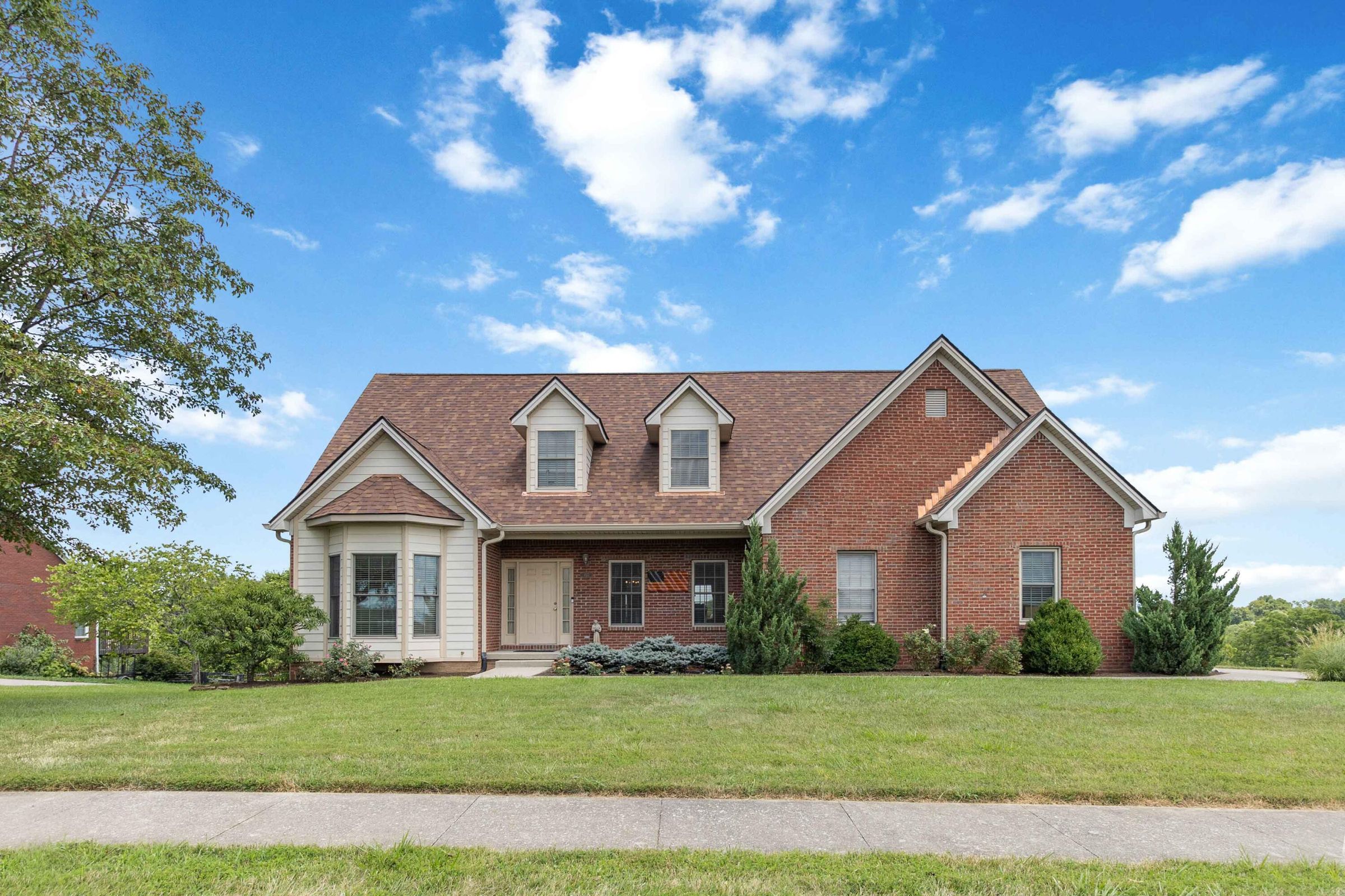 Richmond, Kentucky, 40475, United States, 4 Bedrooms Bedrooms, ,4 BathroomsBathrooms,Residential,For Sale,1910614