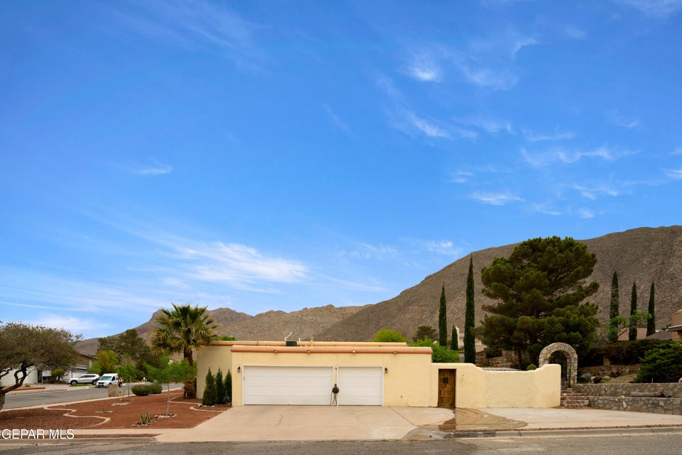 El Paso, Texas, 79912, United States, 4 Bedrooms Bedrooms, ,2 BathroomsBathrooms,Residential,For Sale,1921658