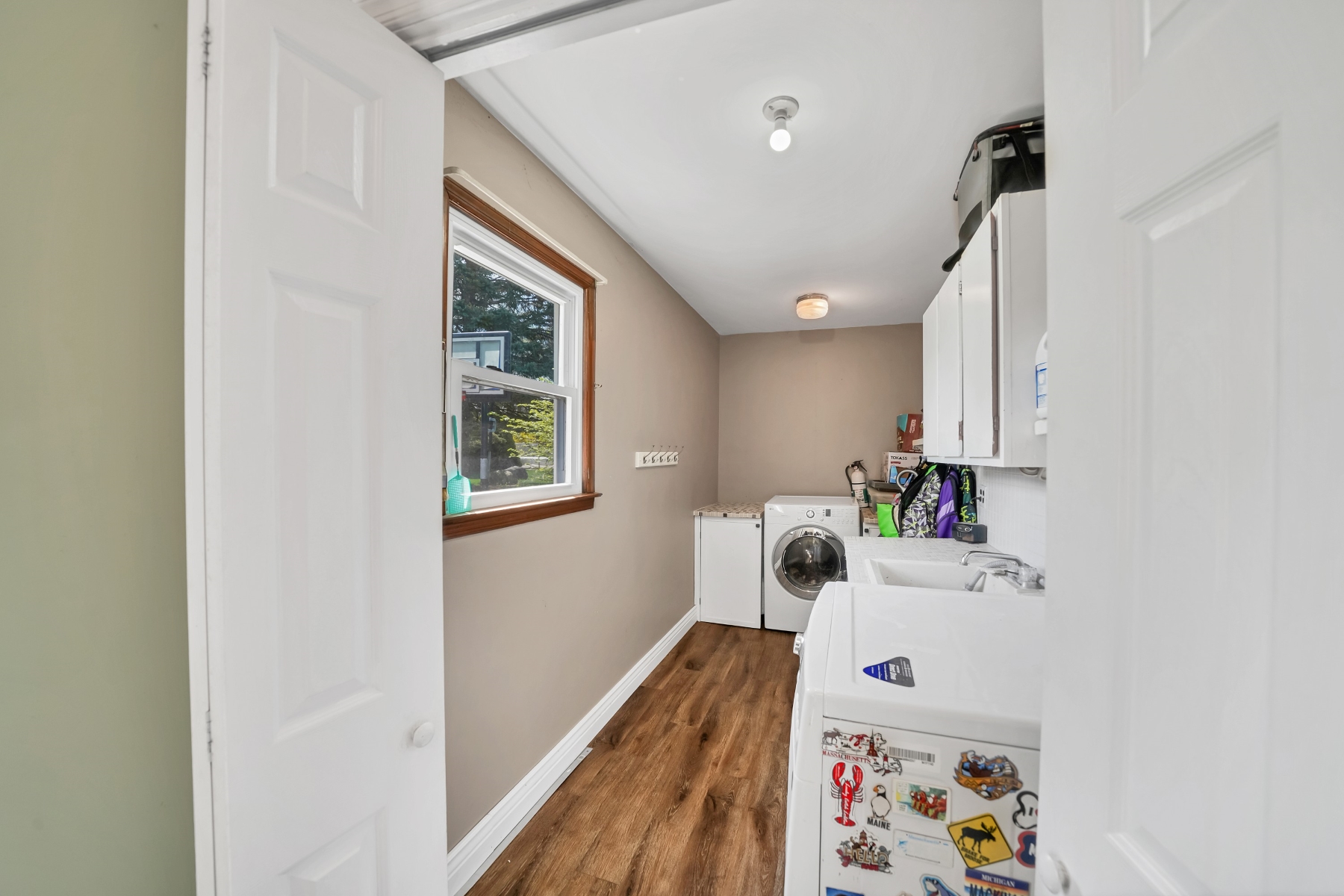  Neighborhood Colonial with Park Like Backyard - 物件實景