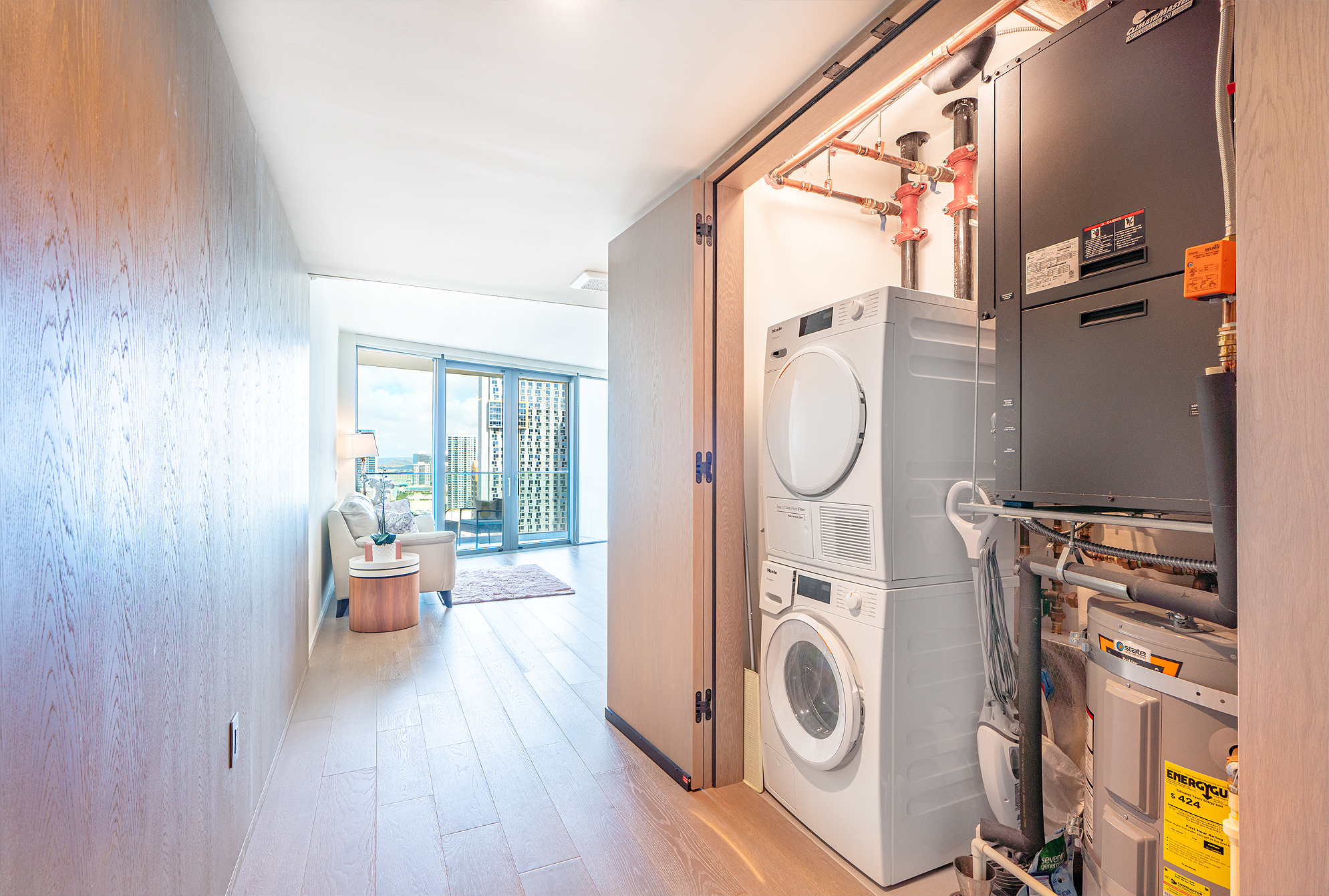 Honolulu, Hawaii, 96814, United States, 1 Bedroom Bedrooms, ,1 BathroomBathrooms,Residential,For Sale,1978157