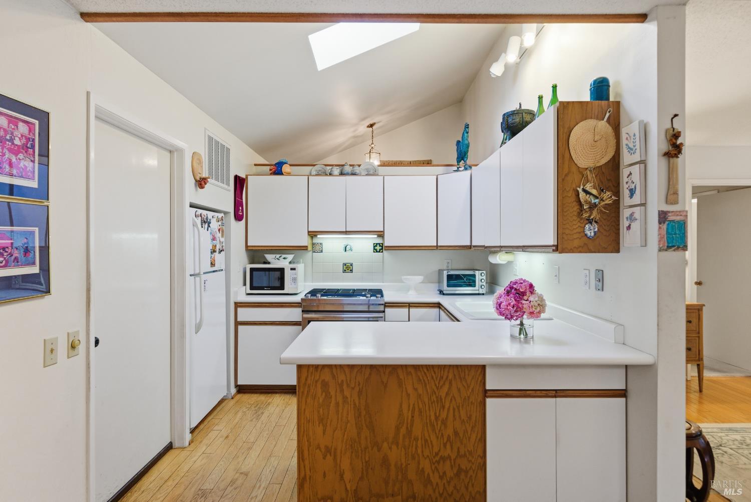 Sonoma, California, 95476, United States, 2 Bedrooms Bedrooms, ,2 BathroomsBathrooms,Residential,For Sale,2001953