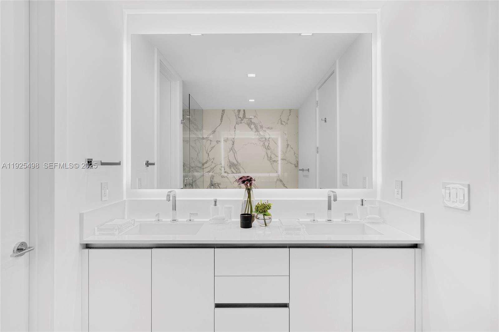 Miami Beach, Florida, 33139, United States, 3 Bedrooms Bedrooms, ,4 BathroomsBathrooms,Residential,For Sale,2003256