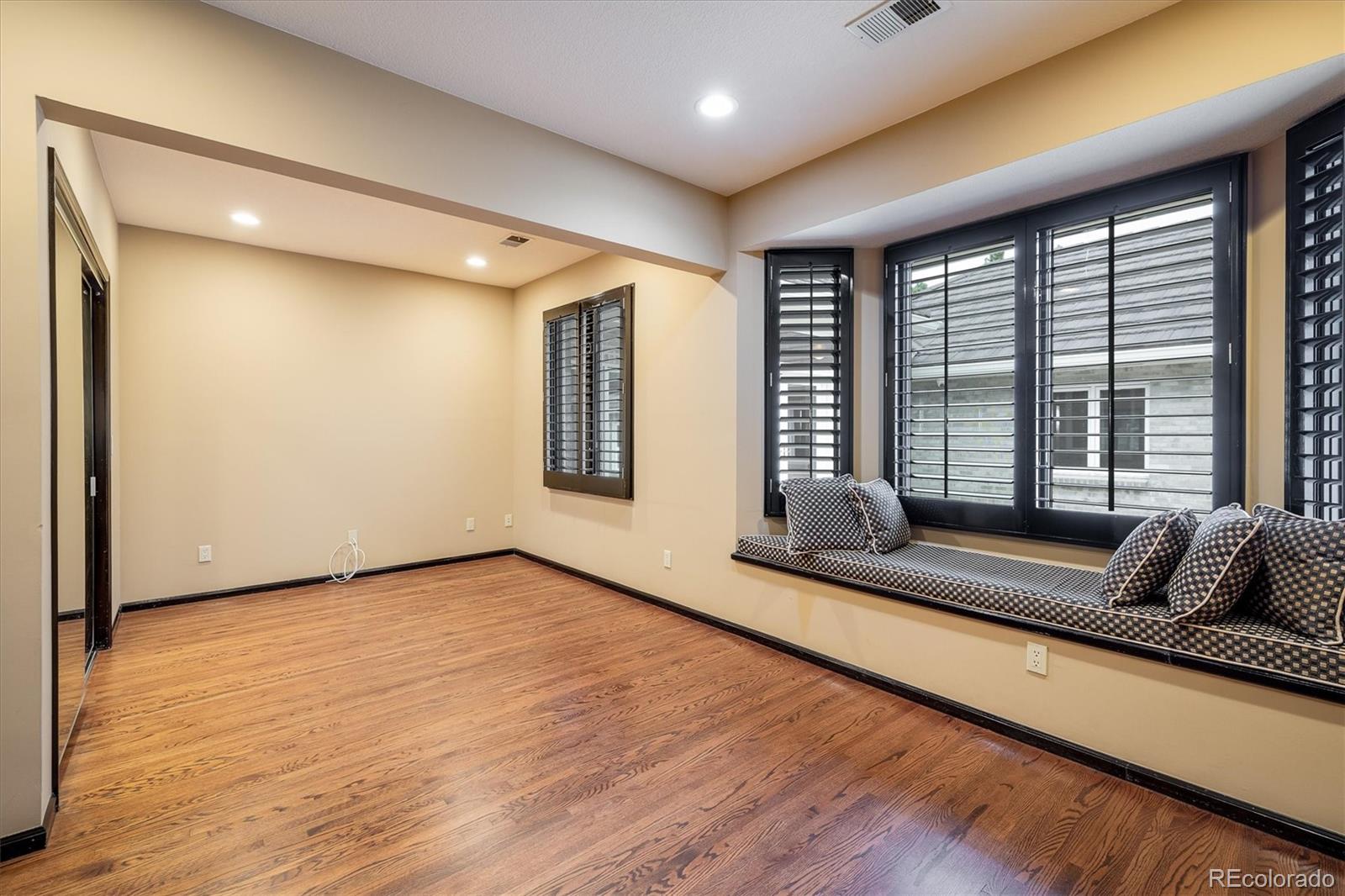 Centennial, Colorado, 80016, United States, 6 Bedrooms Bedrooms, ,4 BathroomsBathrooms,Residential,For Sale,1940890