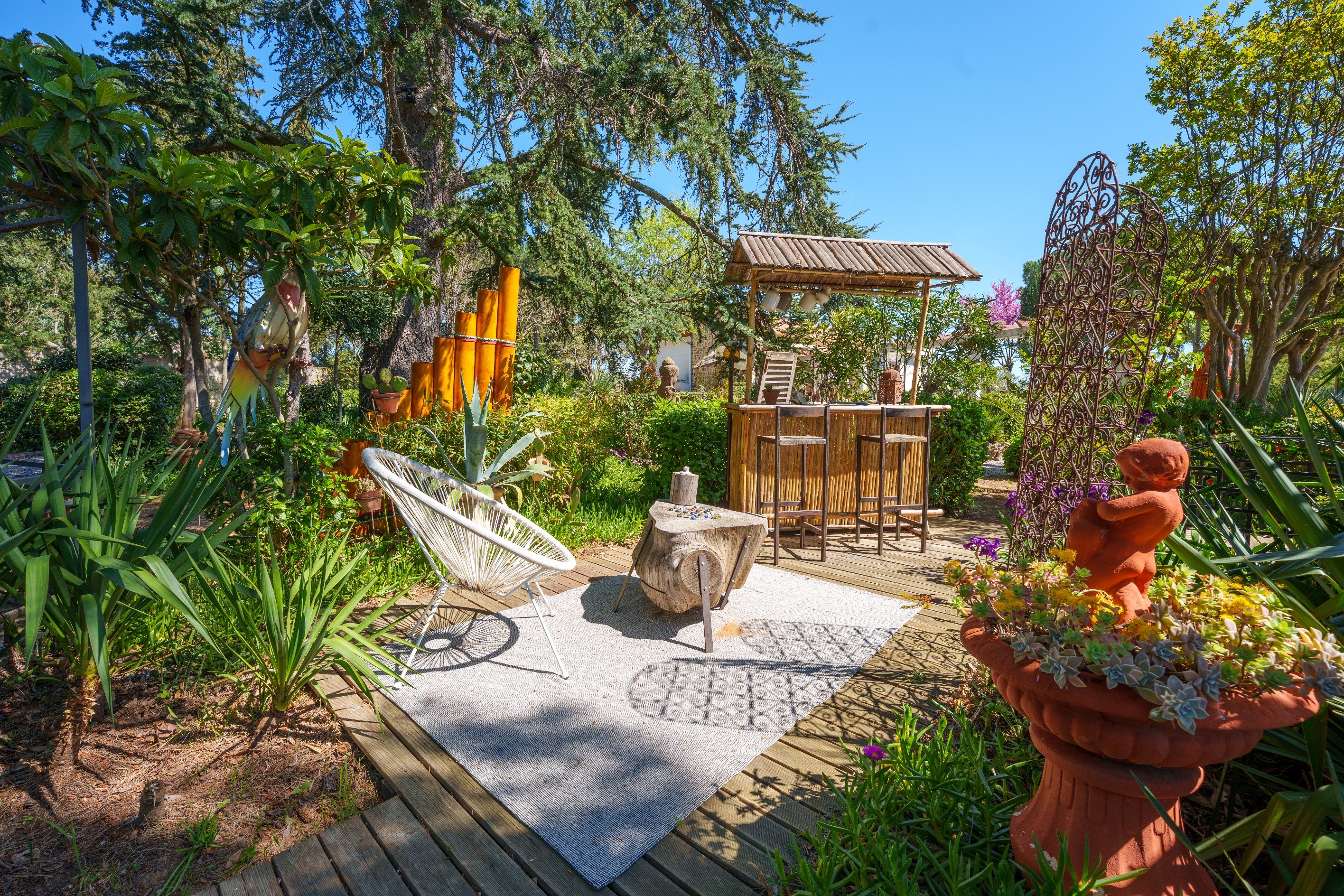  In an idyllic green setting, a unique and welcoming property... - 物件實景