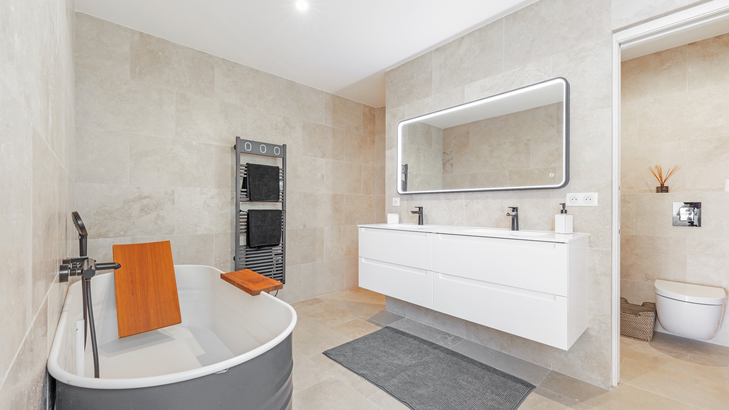  Les Issambres: contemporary villa with pool and sea view, sole agent - 物件實景