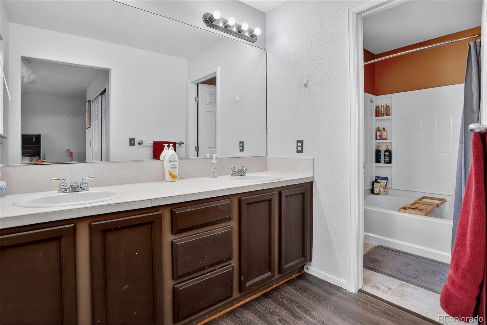 Aurora, Colorado, 80018, United States, 3 Bedrooms Bedrooms, ,3 BathroomsBathrooms,Residential,For Sale,1903575