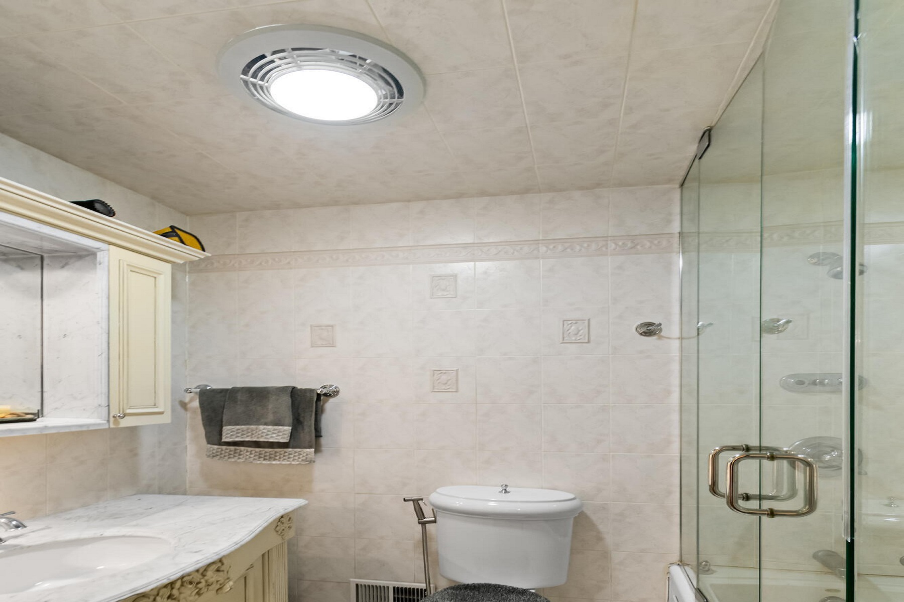  668 Stewart Avenue - 物件實景