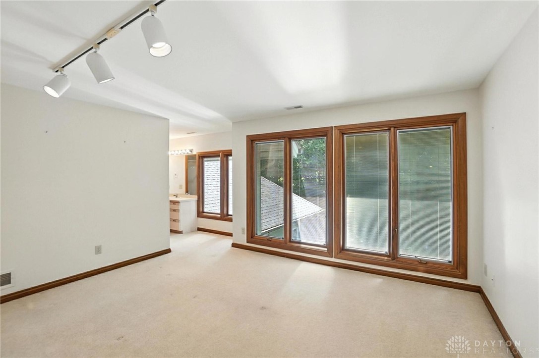 Sugarcreek Twp, Ohio, 45440, United States, 4 Bedrooms Bedrooms, ,5 BathroomsBathrooms,Residential,For Sale,1902150