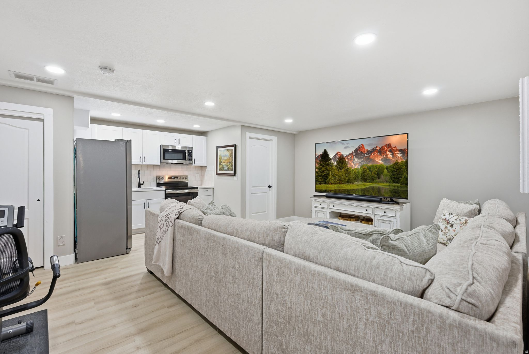 Draper, Utah, 84020, United States, 5 Bedrooms Bedrooms, ,4 BathroomsBathrooms,Residential,For Sale,2000727